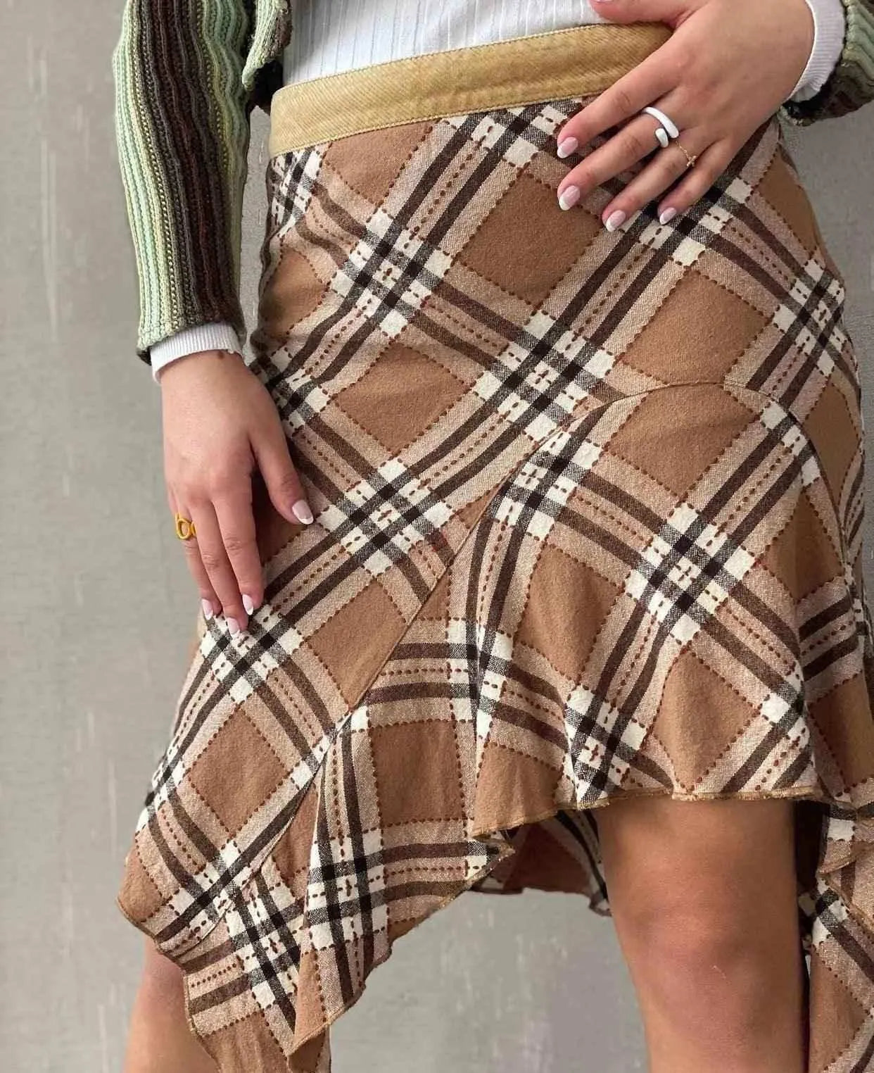 Vintage Y2K Plaid Skirt - Balagan Vintage Midi Skirt 00s, 90s, Deals, plaid, plaid skirt, skirt, vintage, winter, women, women skirt, Y2K