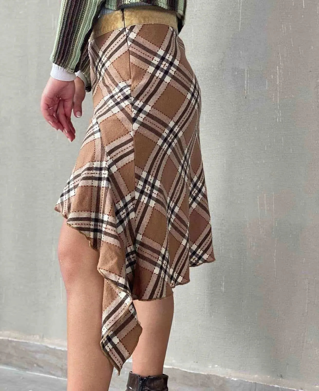 Vintage Y2K Plaid Skirt - Balagan Vintage Midi Skirt 00s, 90s, Deals, plaid, plaid skirt, skirt, vintage, winter, women, women skirt, Y2K