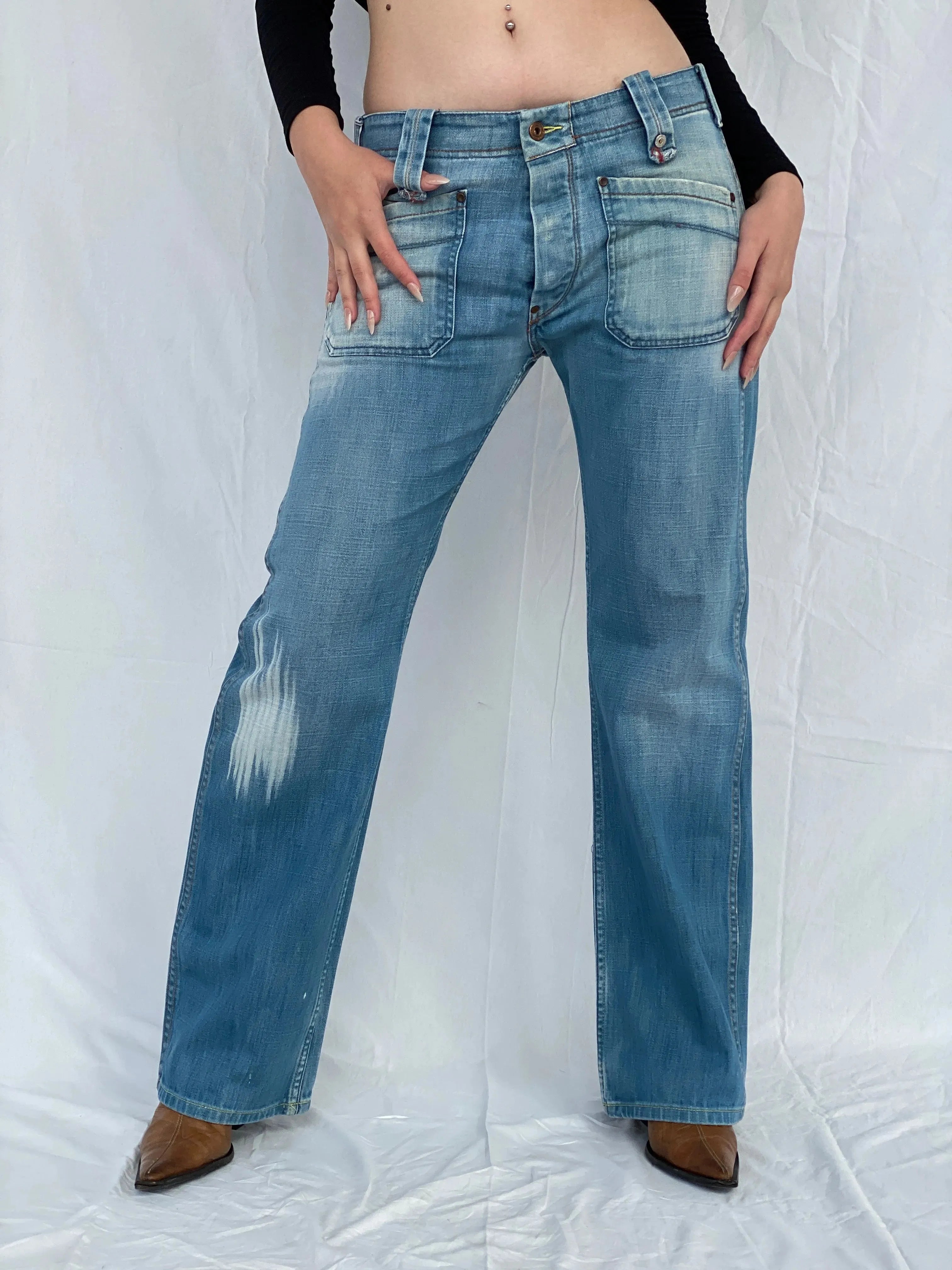 00s Diesel Industry Denim Division Women’s Light Wash Straight Cut Low Rise Jeans - 40EUR - Balagan Vintage Jeans 00s, 90s, Ayah, Deals, denim, Diesel, flare jeans, jeans