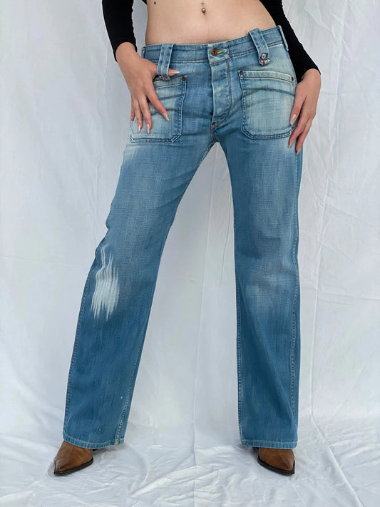 00s Diesel Industry Denim Division Women’s Light Wash Straight Cut Low Rise Jeans - 40EUR - Balagan Vintage Jeans 00s, 90s, Ayah, Deals, denim, Diesel, flare jeans, jeans
