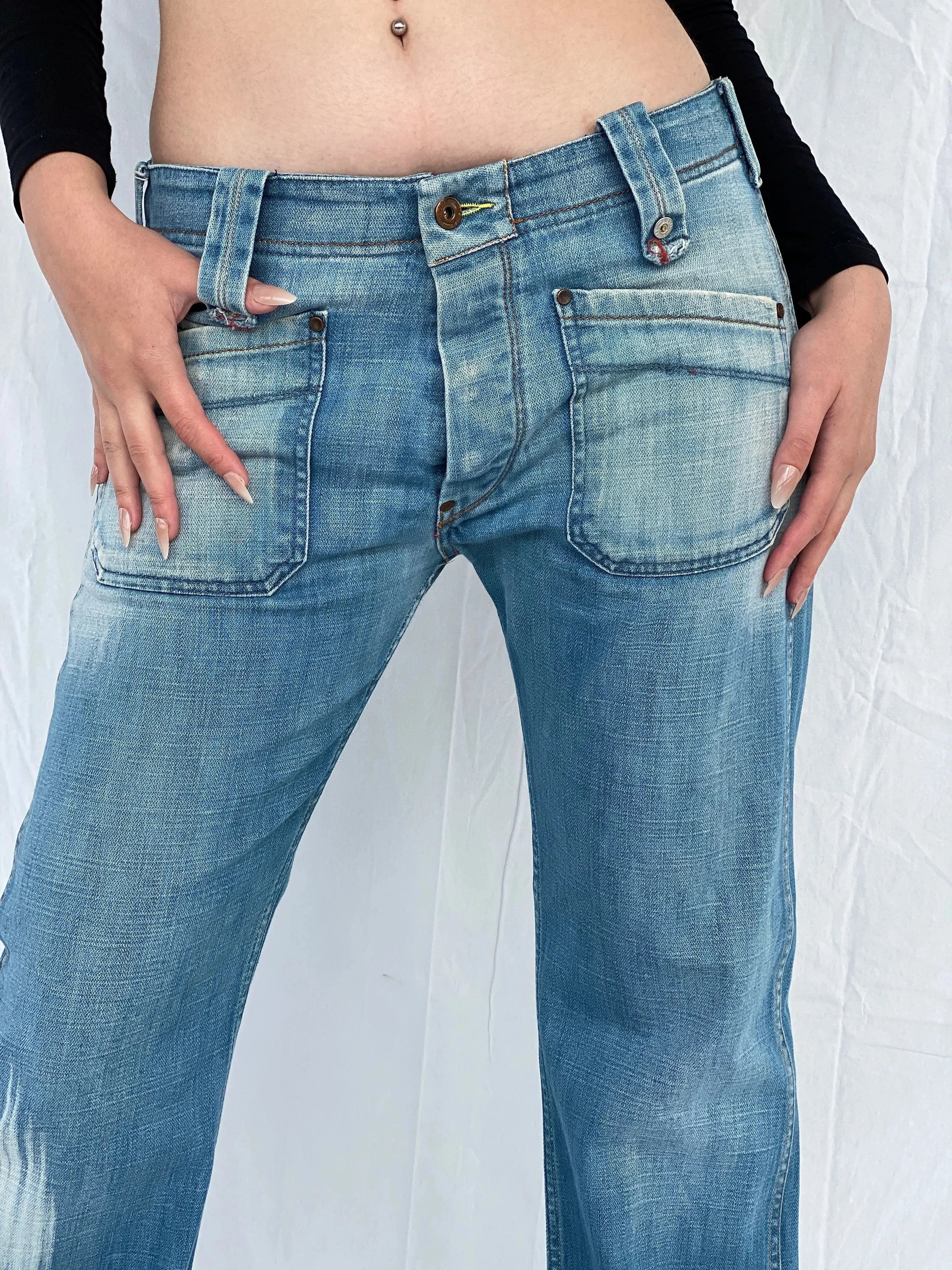 00s Diesel Industry Denim Division Women’s Light Wash Straight Cut Low Rise Jeans - 40EUR - Balagan Vintage Jeans 00s, 90s, Ayah, Deals, denim, Diesel, flare jeans, jeans