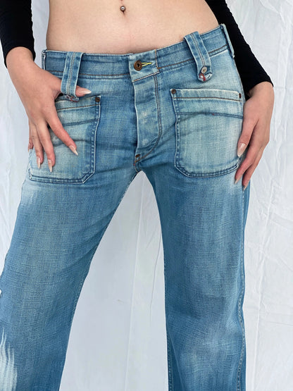 00s Diesel Industry Denim Division Women’s Light Wash Straight Cut Low Rise Jeans - 40EUR - Balagan Vintage Jeans 00s, 90s, Ayah, Deals, denim, Diesel, flare jeans, jeans