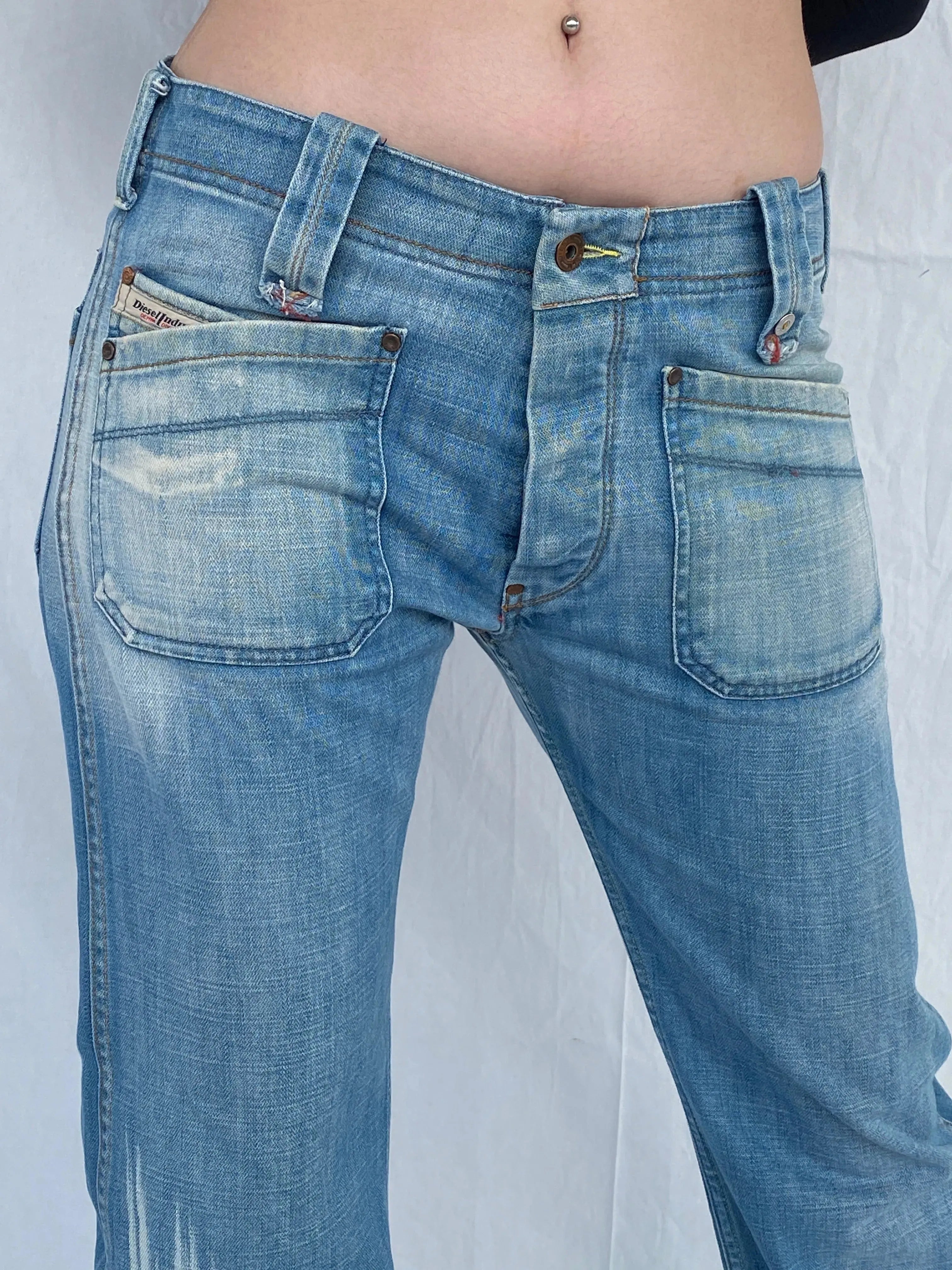 00s Diesel Industry Denim Division Women’s Light Wash Straight Cut Low Rise Jeans - 40EUR - Balagan Vintage Jeans 00s, 90s, Ayah, Deals, denim, Diesel, flare jeans, jeans