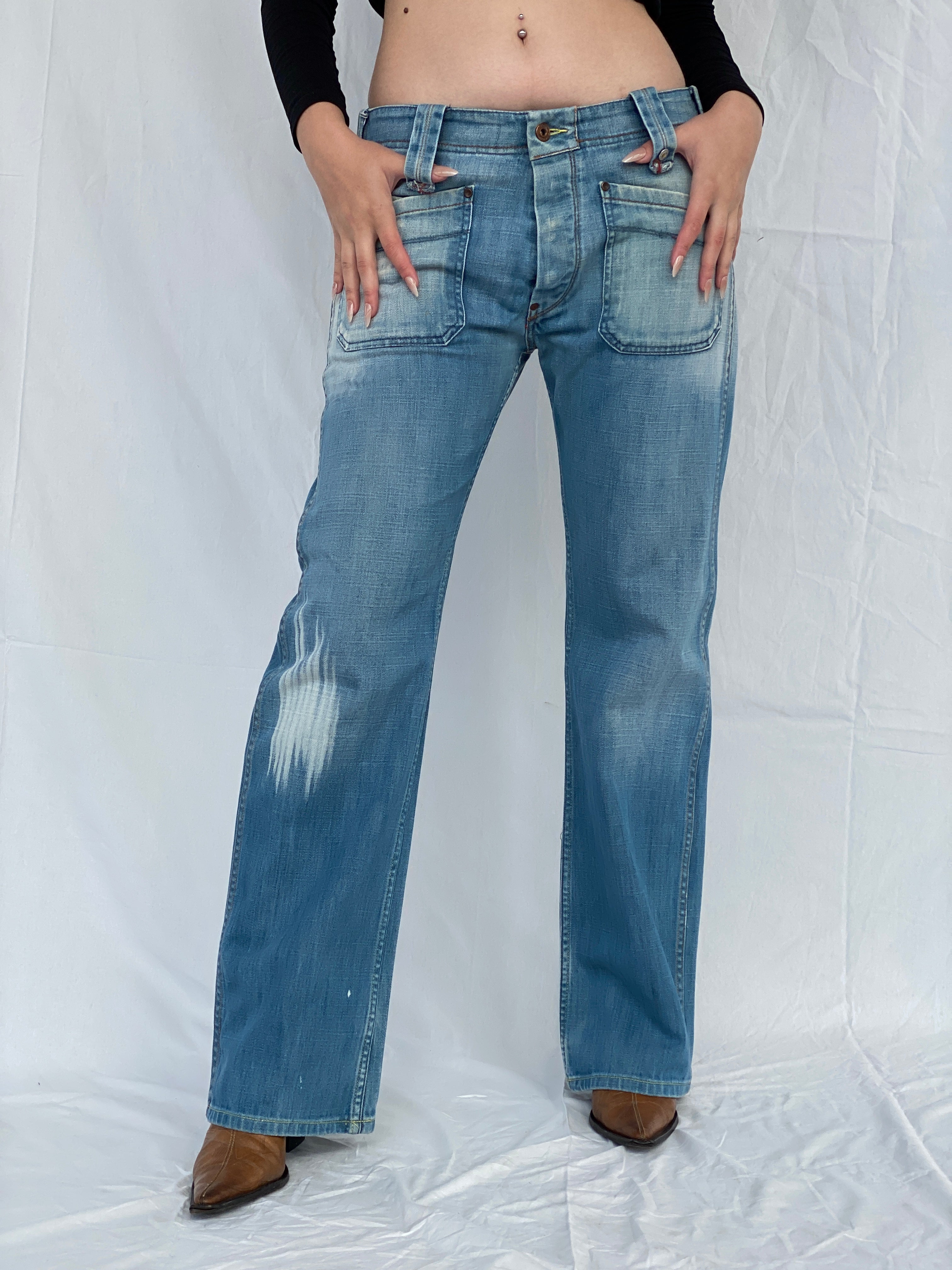 00s Diesel Industry Denim Division Women’s Light Wash Straight Cut Low Rise Jeans - 40EUR - Balagan Vintage Jeans 00s, 90s, Ayah, denim, Diesel, flare jeans, jeans, NEW IN