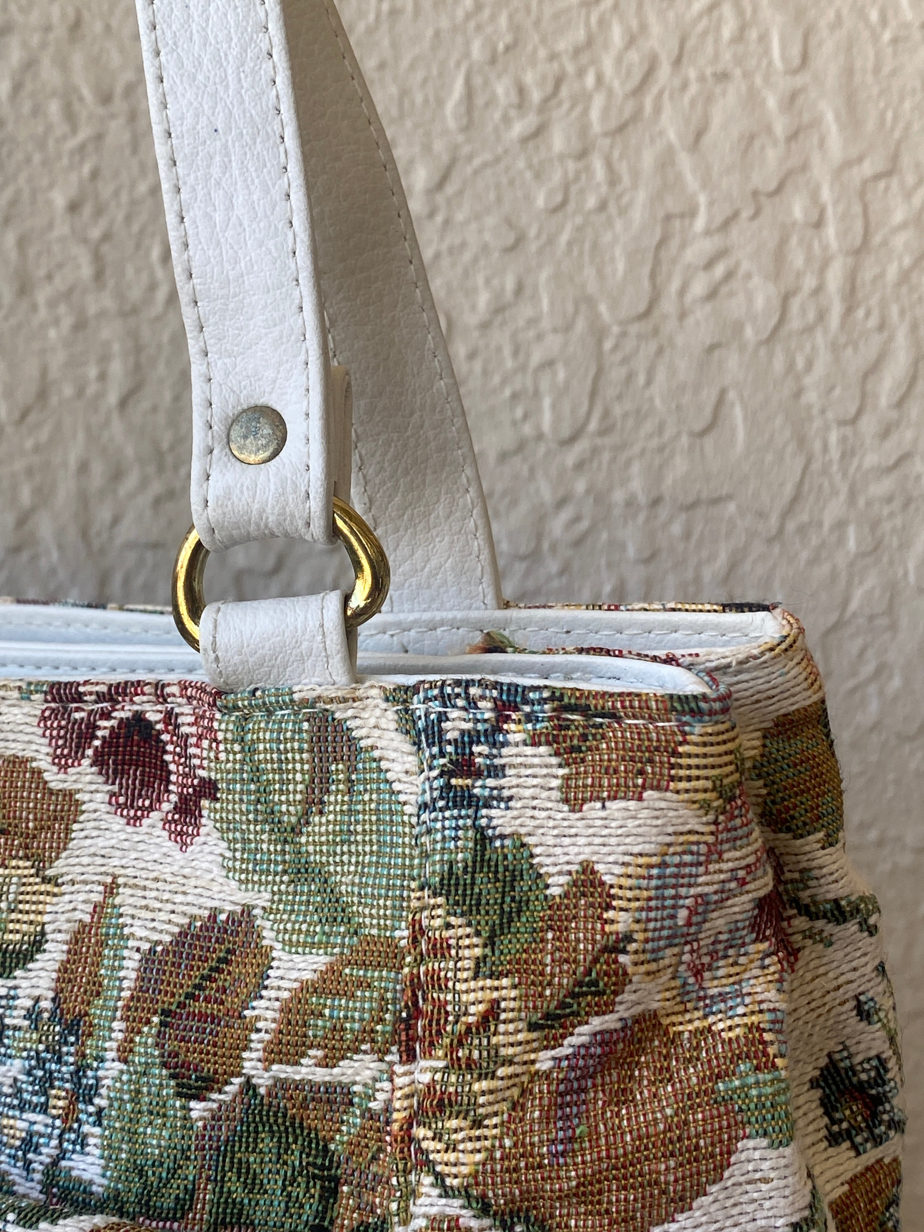 Vintage Floral Tapestry White Faux Leather Trim & Gold-Tone Clasp Coquette Shoulder Bag