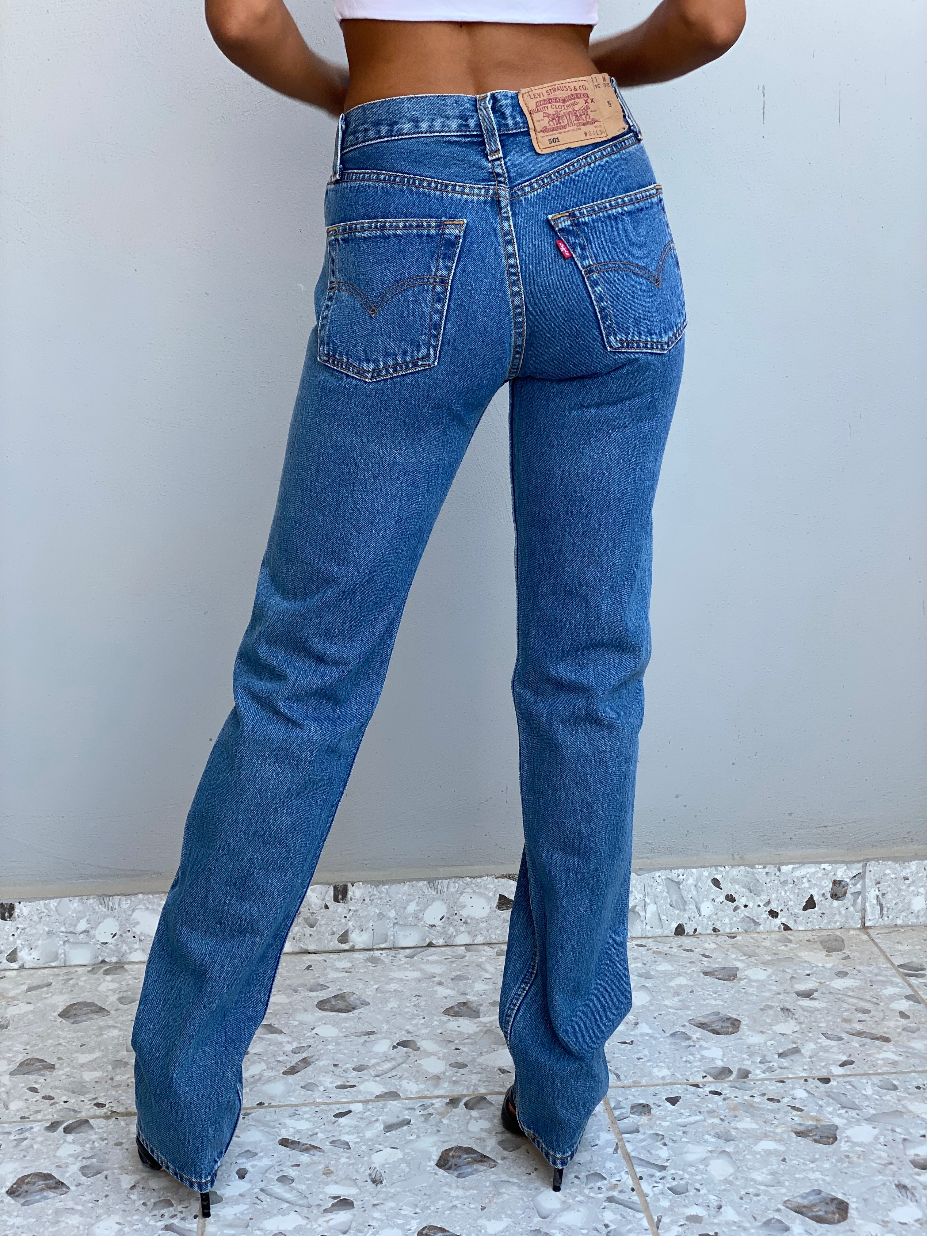 Vintage 90s Levi’s 501 Medium Wash Blue High-Rise Straight Leg Button Fly Jeans - 34EUR