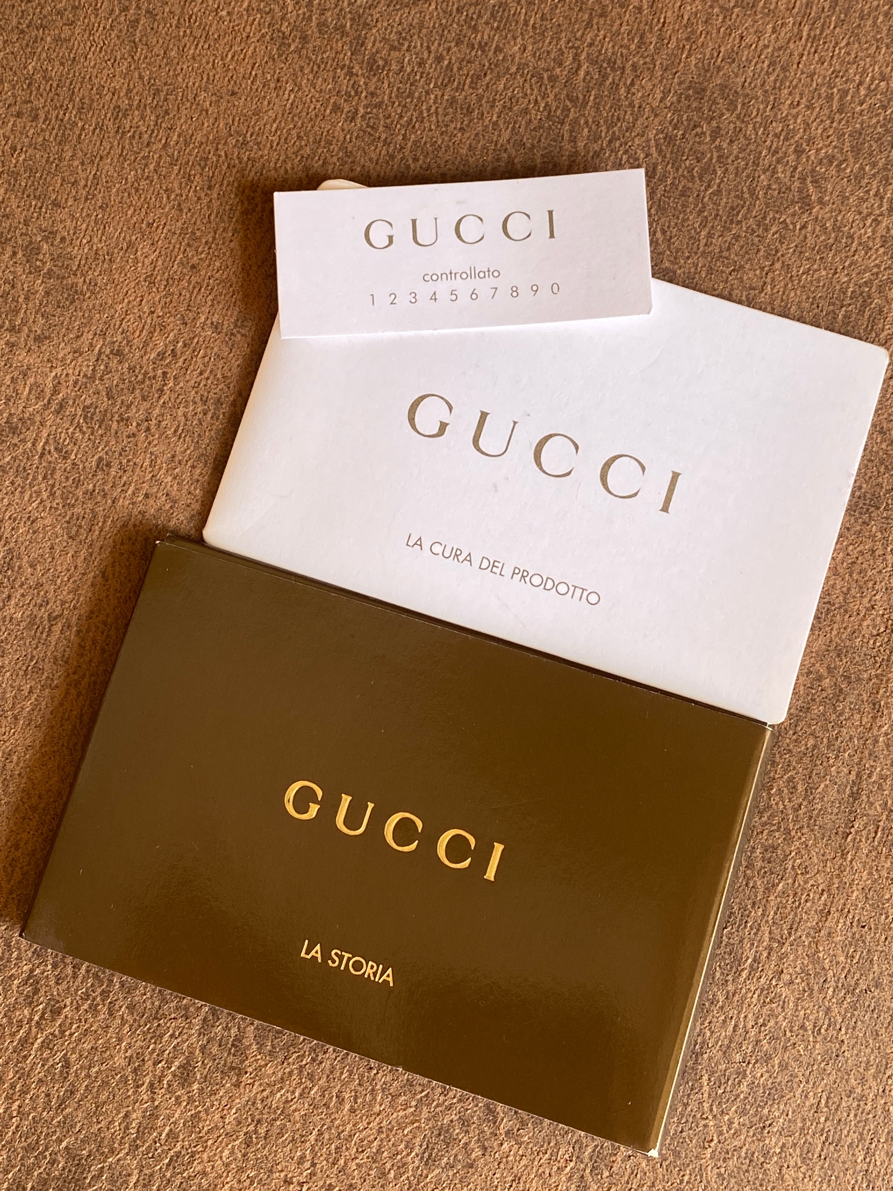 حقيبة ساتشيل غوتشي إندي العتيقة من الجلد اللامع مع مقبض من الخيزران باللونين الأسود والبرونزي