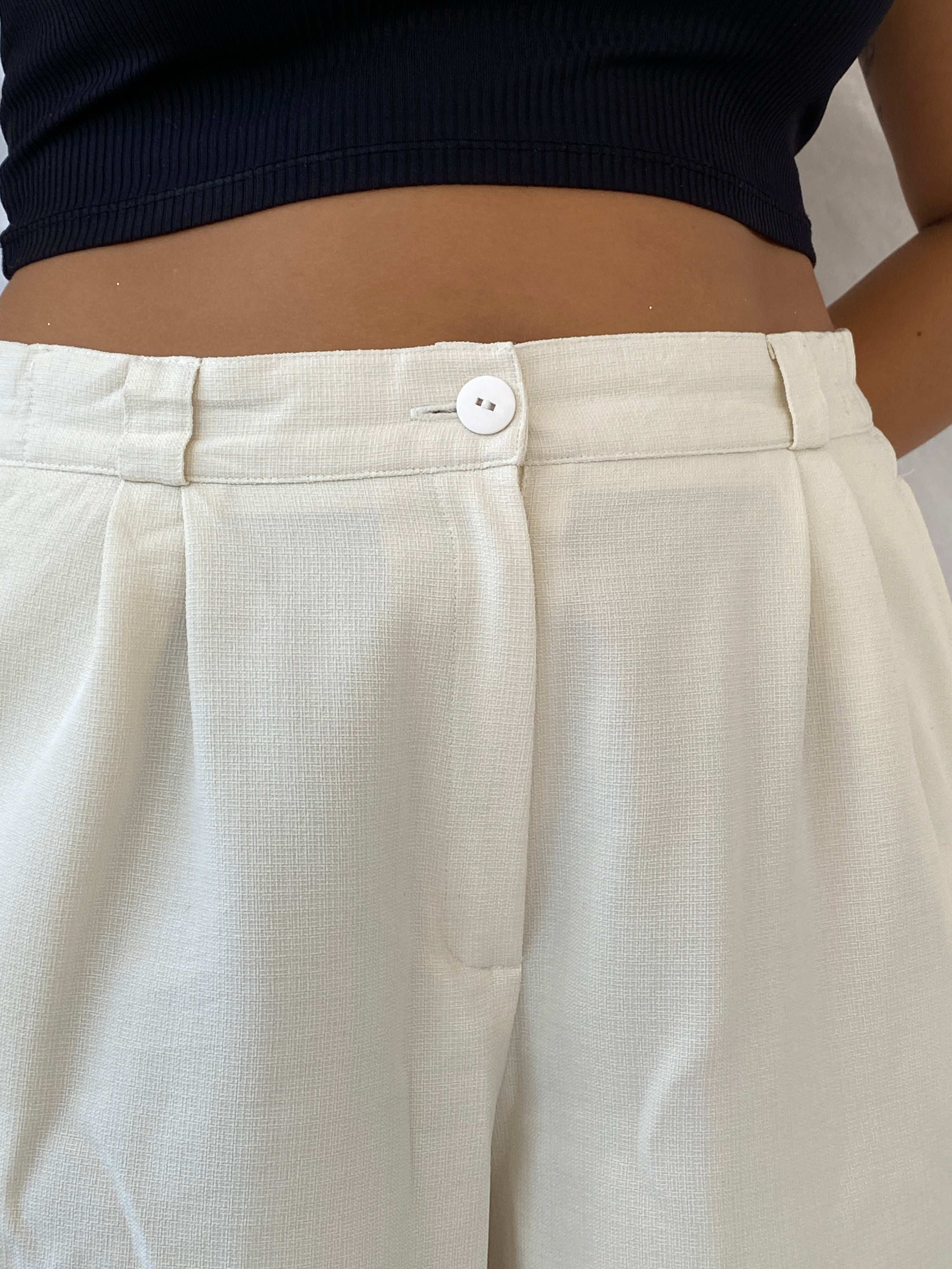 Vintage Lady Anne Loose Fit Walking Off-White Shorts - L - Balagan Vintage Shorts 00s, 90s, Dina, NEW IN, shorts