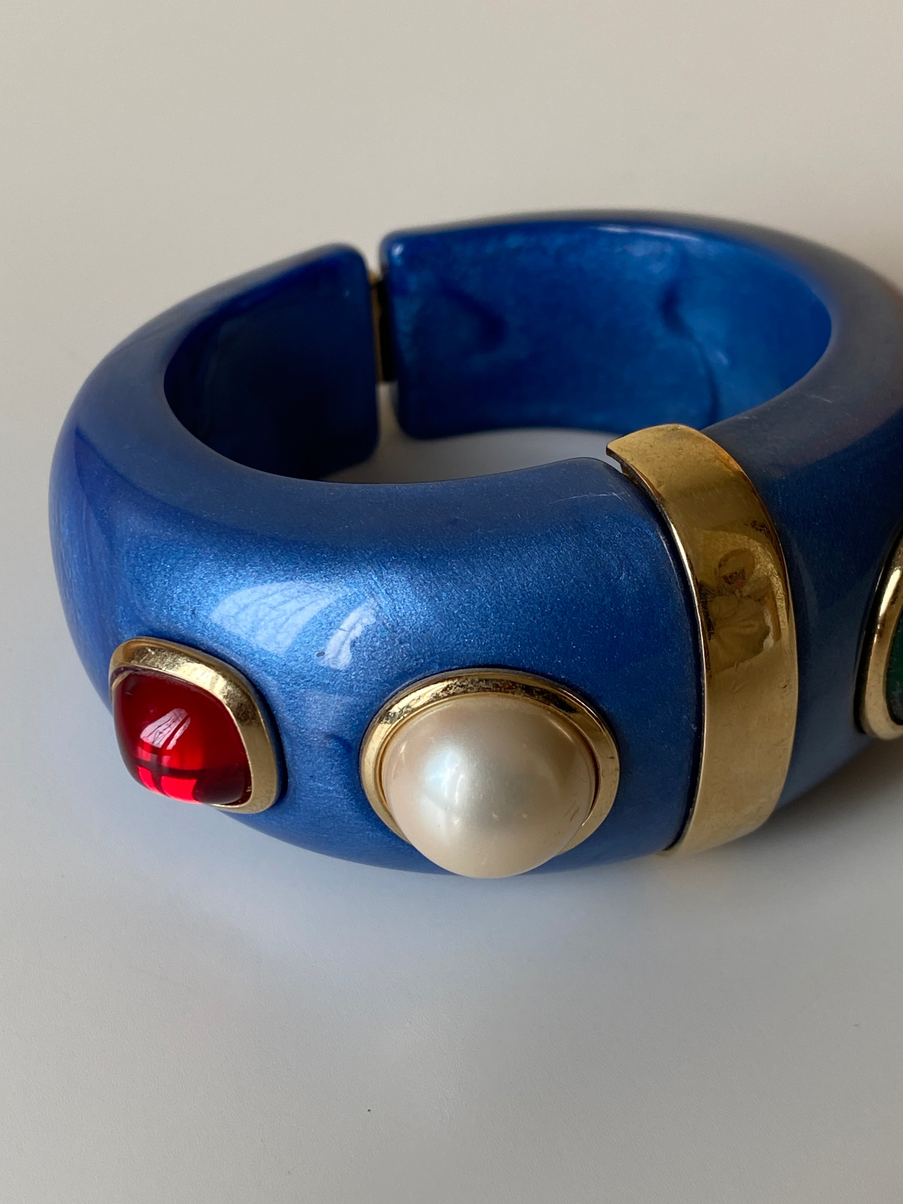 Rare Collectable Vintage 70s Trifari Kunio Matsumoto Blue Lucite Cabochon Bangle Bracelet
