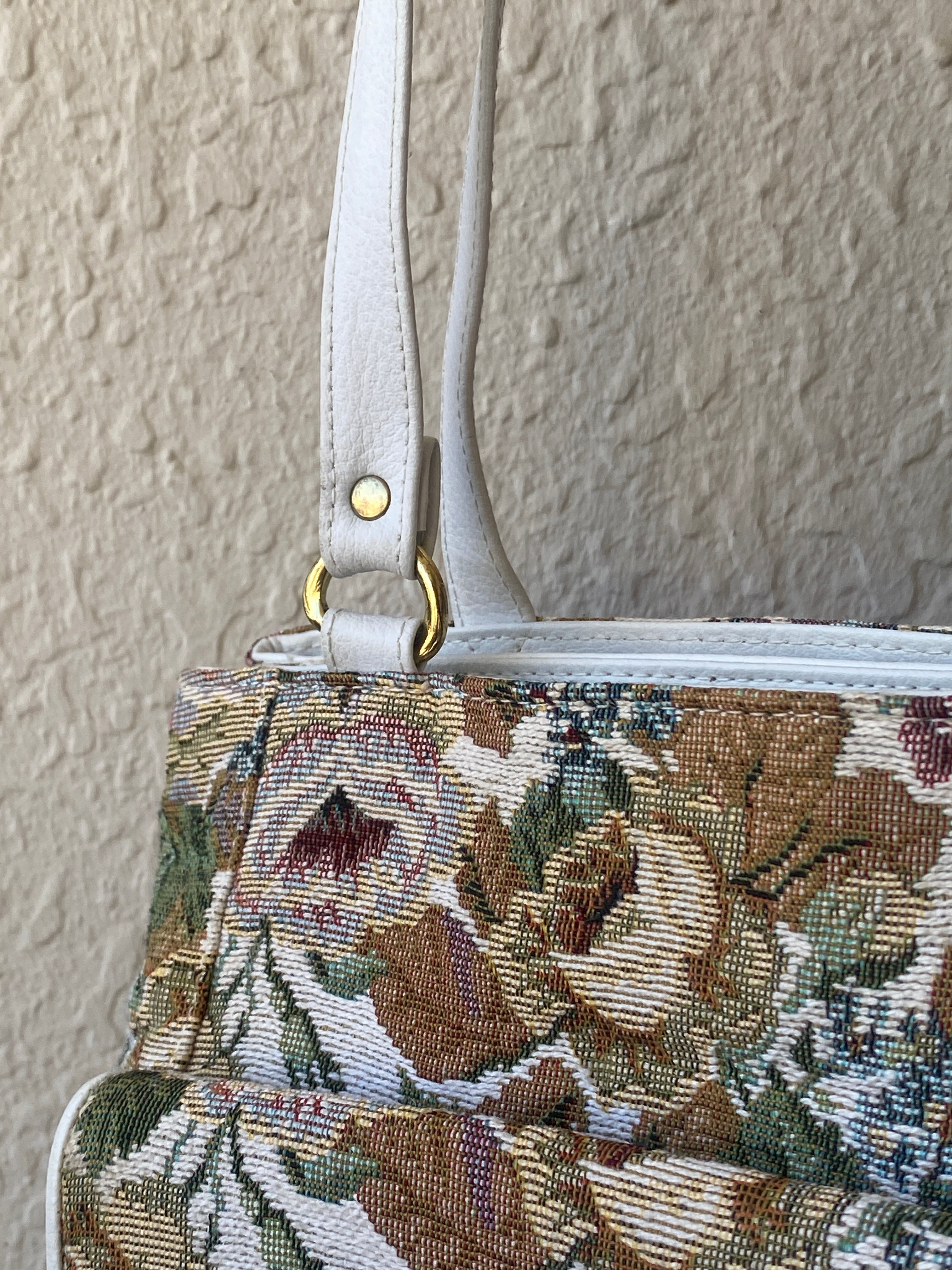 Vintage Floral Tapestry White Faux Leather Trim & Gold-Tone Clasp Coquette Shoulder Bag