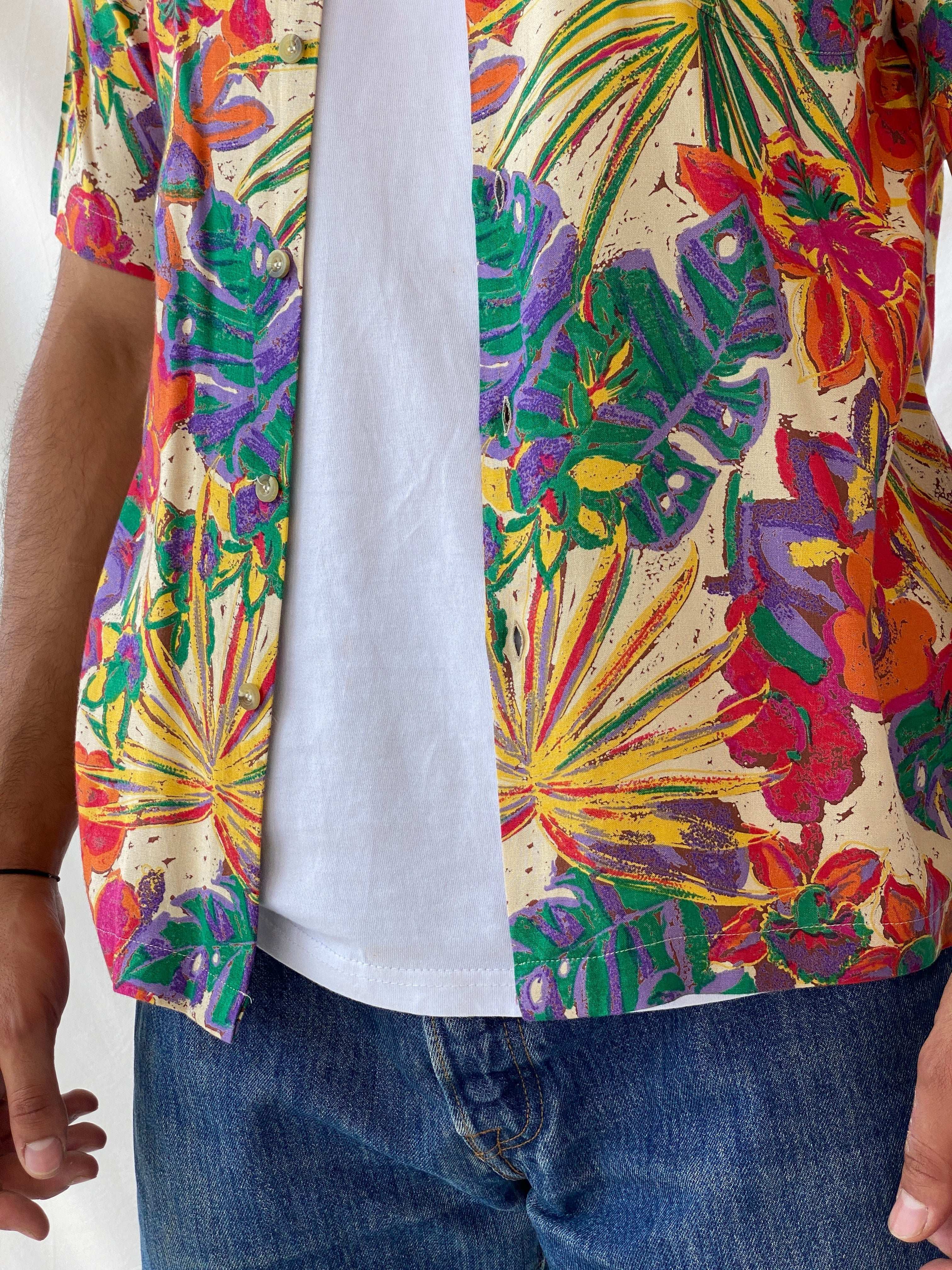 Vintage Momento Floral Hawaiian Printed Men’s Button Up Shirt - M