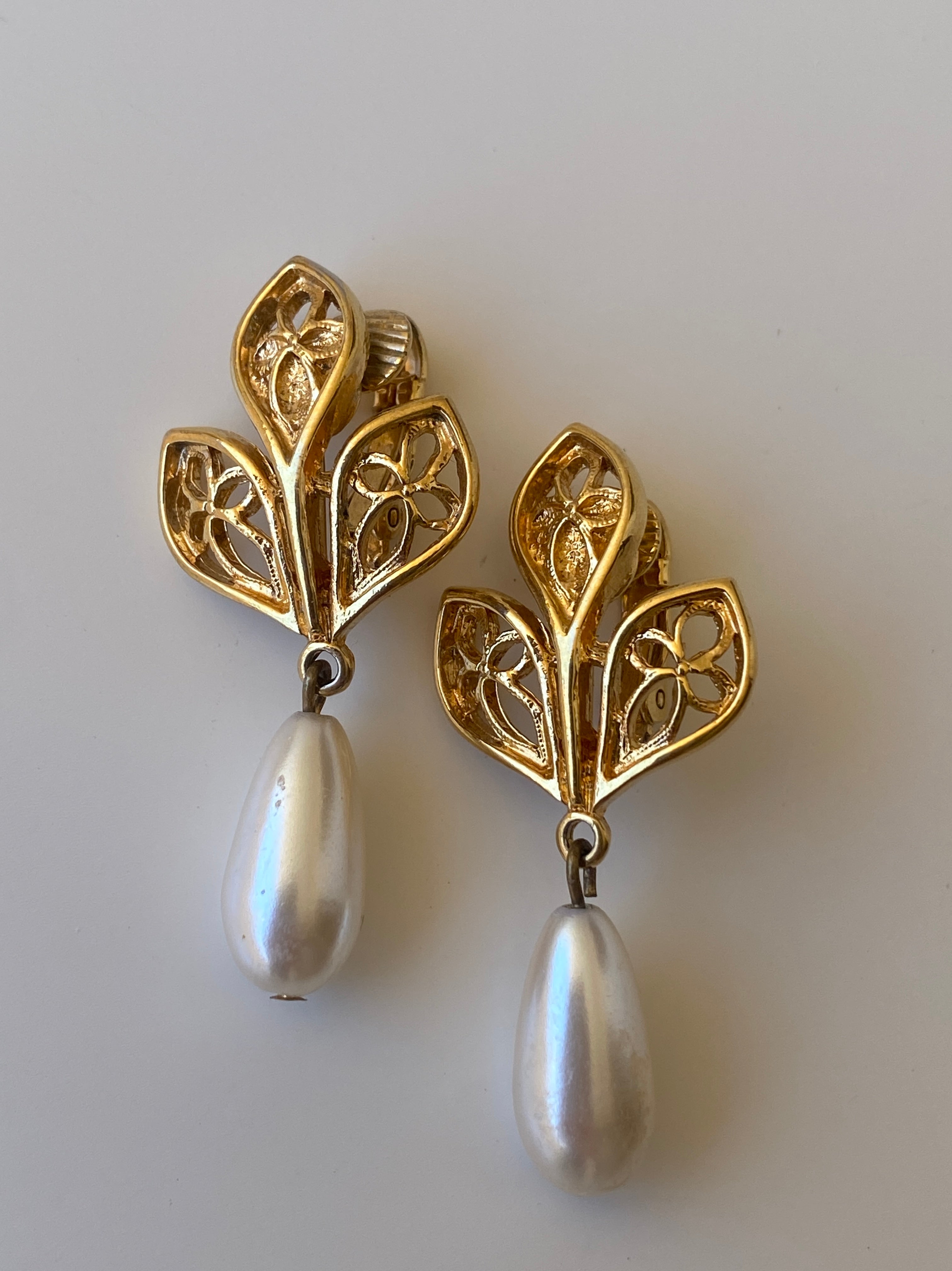 Vintage Sarah Coventry Faux Pearl Drop Clip-On Earrings Gold Tone Floral Filigree