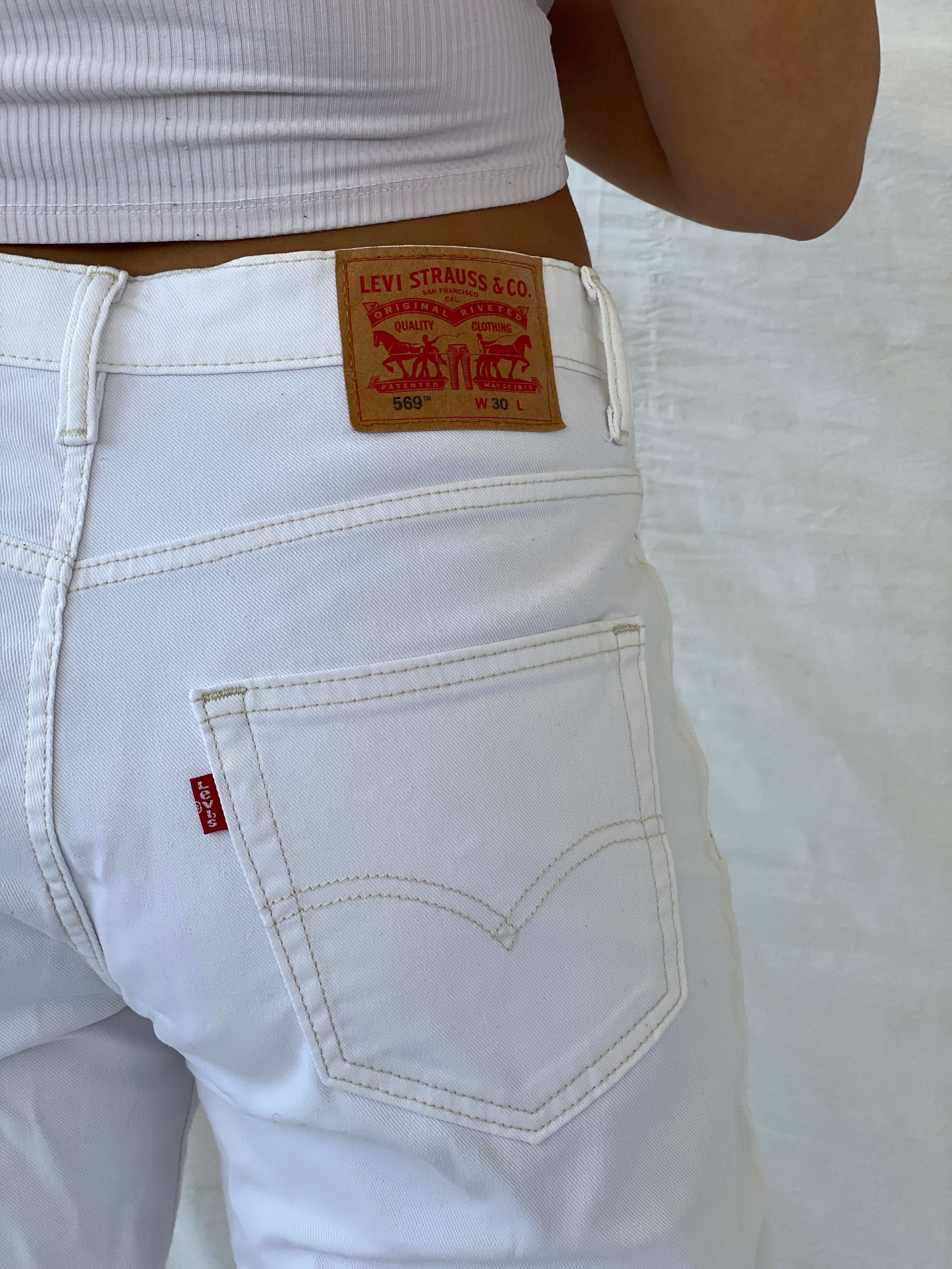 Vintage Levi’s 569 White Bermuda Jorts - W30