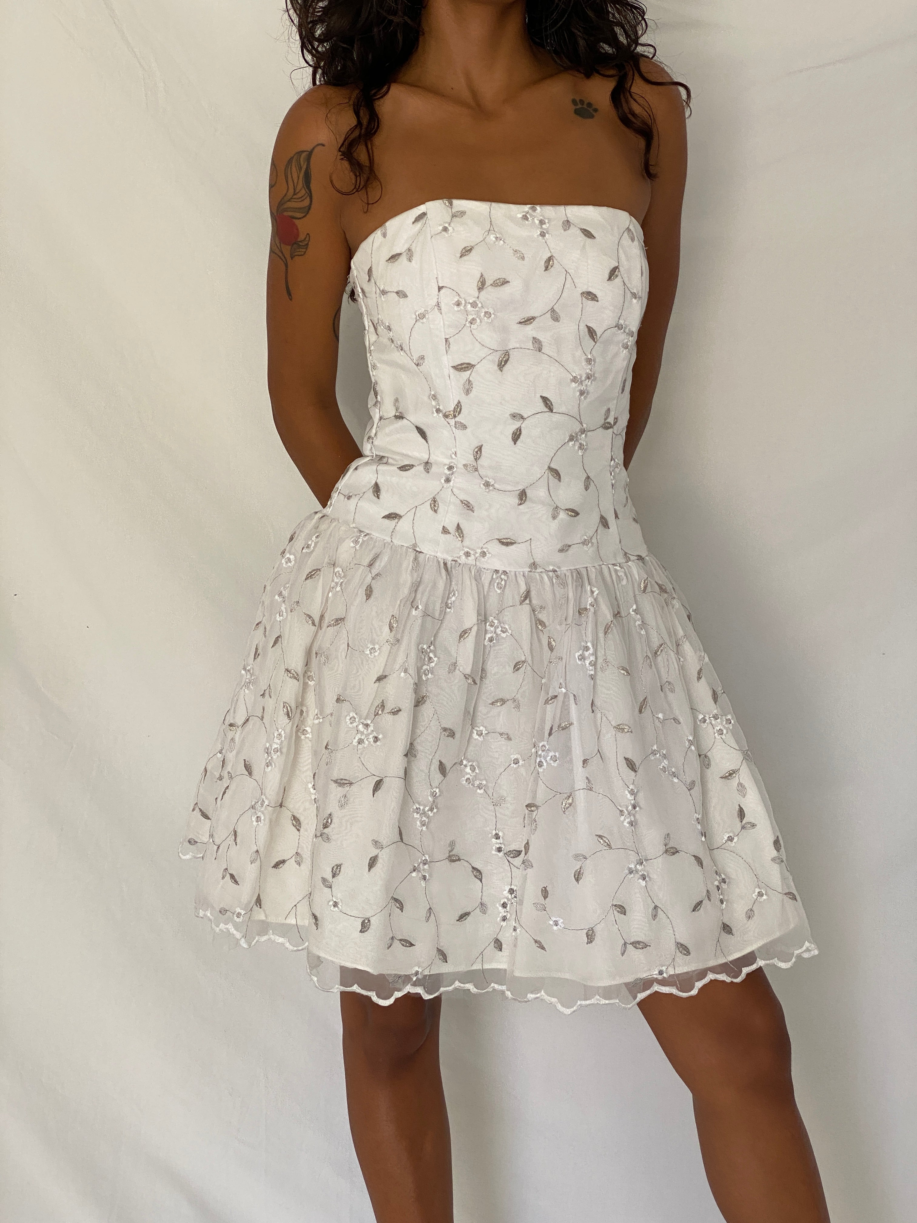Vintage 90s Jessica McClintock for Gunne Sax White Silver Embroidered Strapless Fit & Flare Dress - S