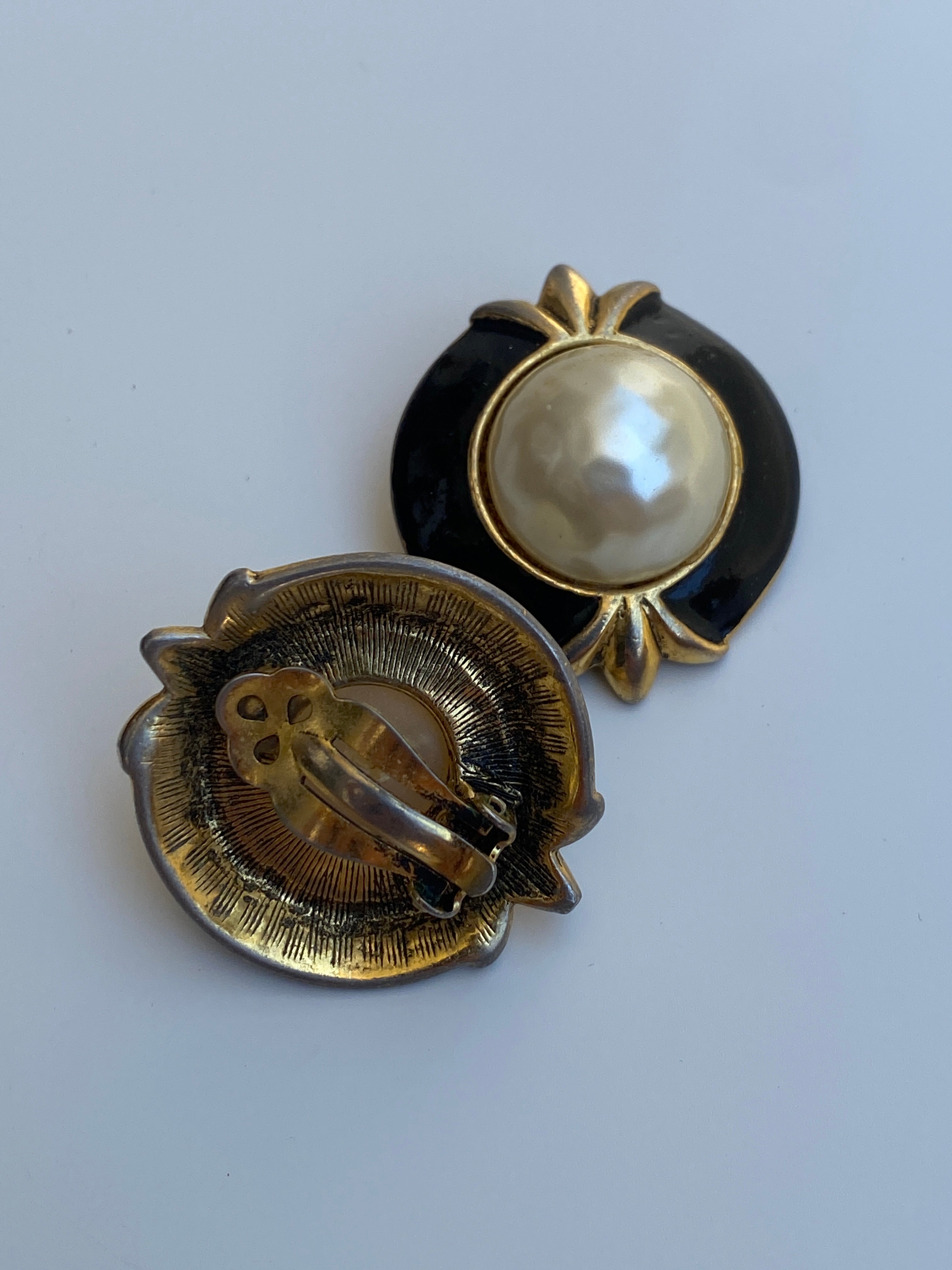 Vintage 1980s Black Enamel & Faux Pearl Clip-On Earrings