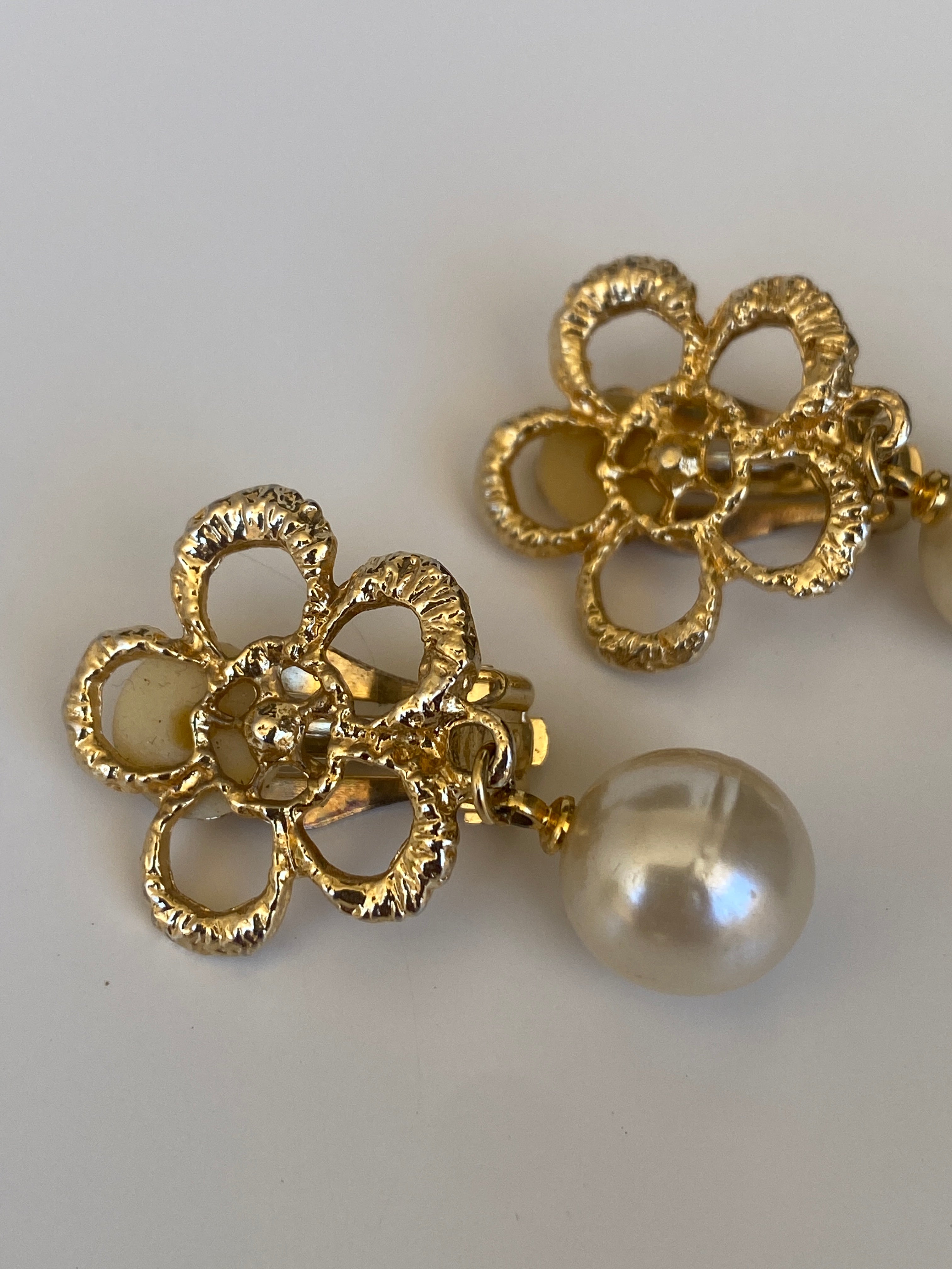 Vintage Gold Tone Floral Faux Pearl Drop Clip-On Earrings Romantic Statement Jewelry