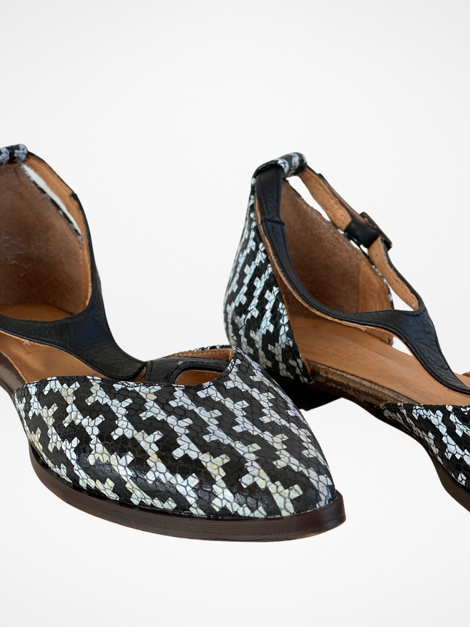 Bellehari Madrid Black & White Leather Ballet Flats - 36EUR