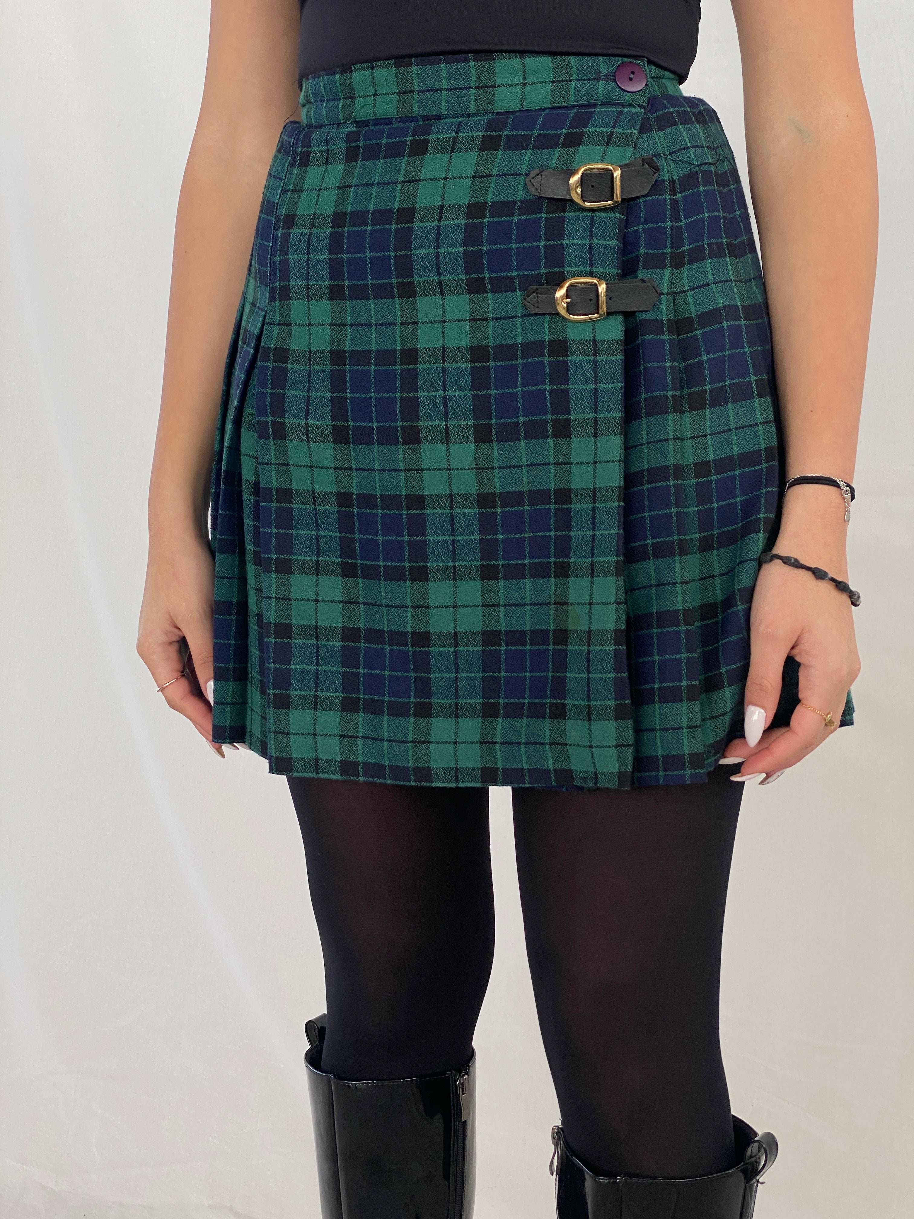 Black plaid hotsell skirt 90s