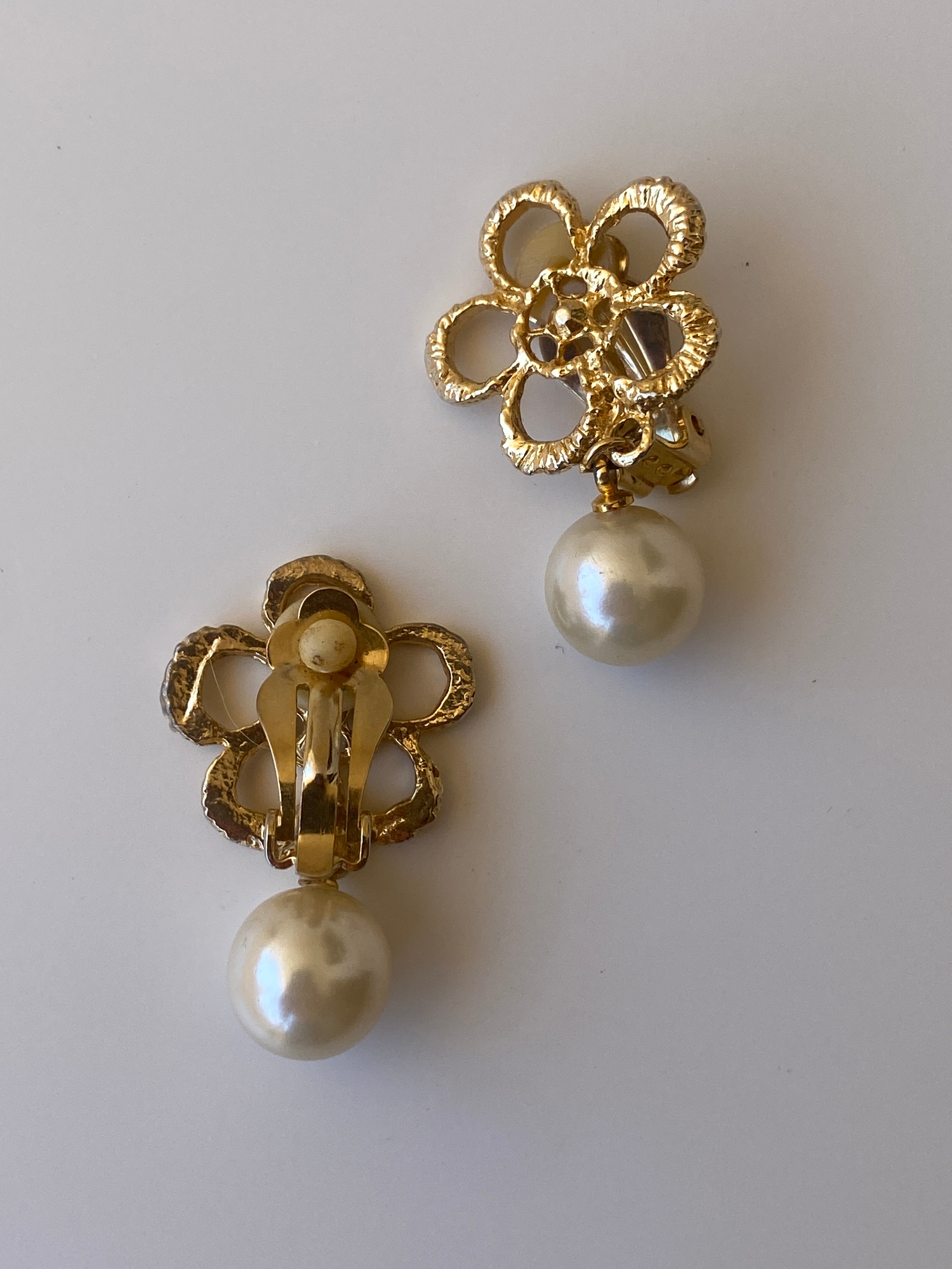 Vintage Gold Tone Floral Faux Pearl Drop Clip-On Earrings Romantic Statement Jewelry