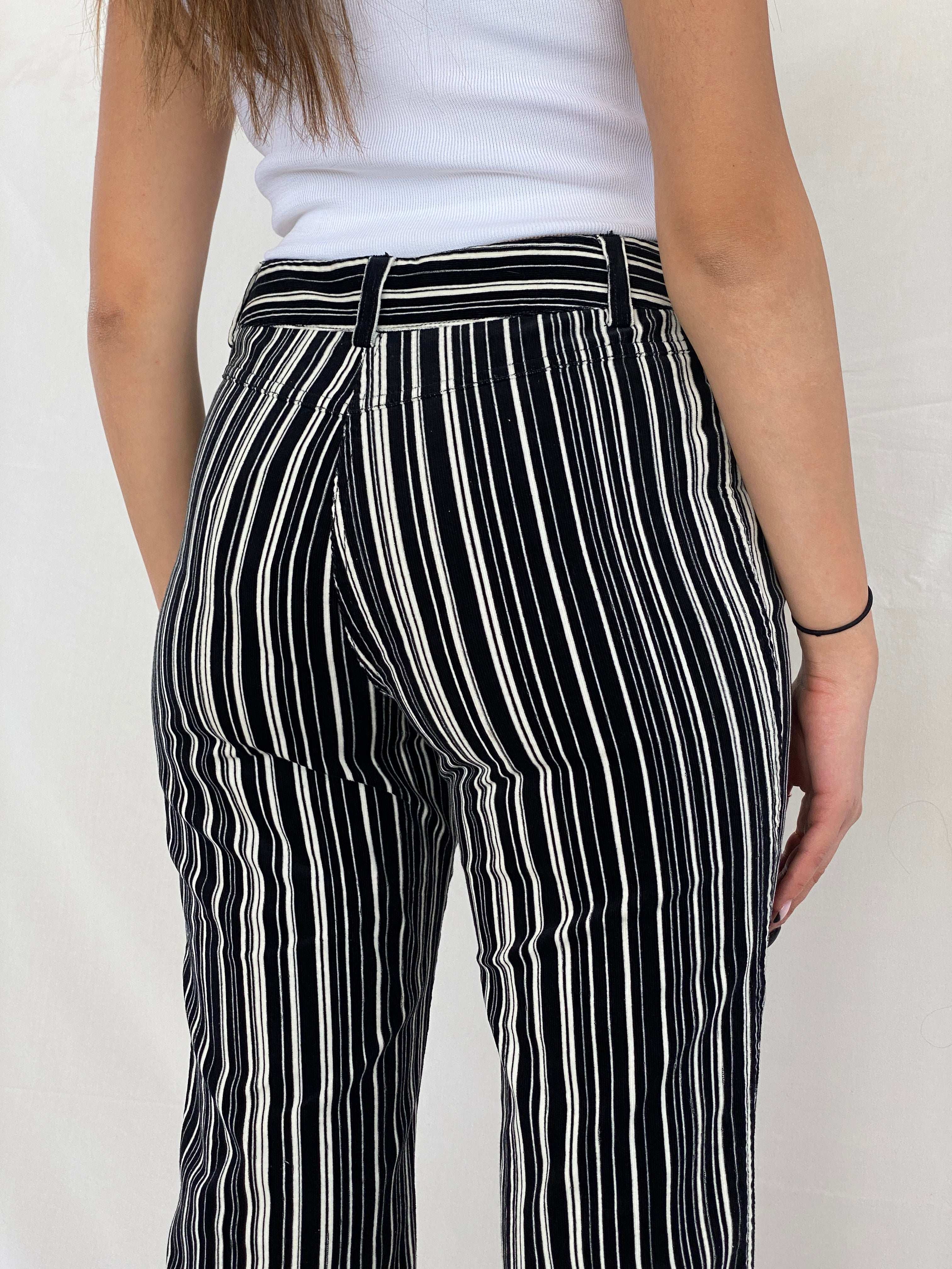 White and Blue Vertical Striped Pants Outfits For Women (41 ideas &  outfits) | Lookastic