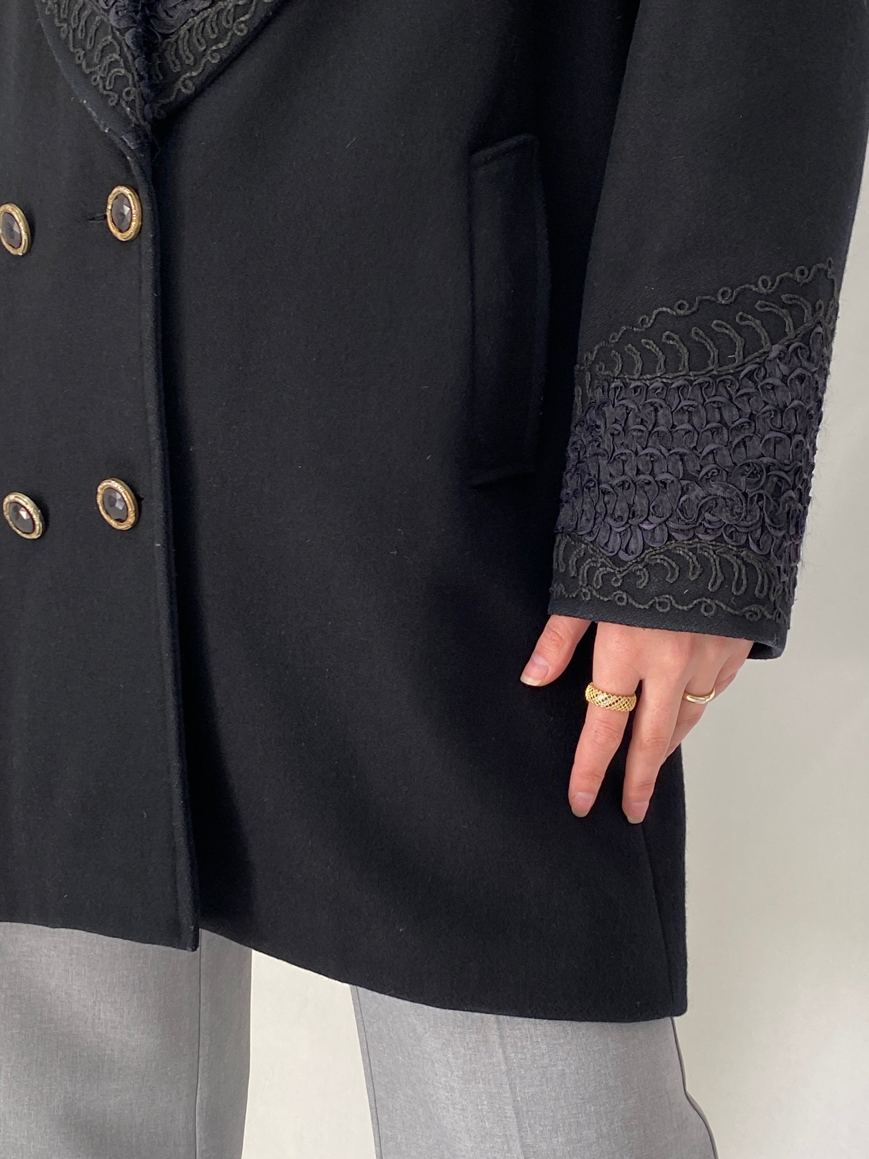 Vintage Black Embroidered Elegant Tailored Long Blazer Coat with Textured Lapel – L