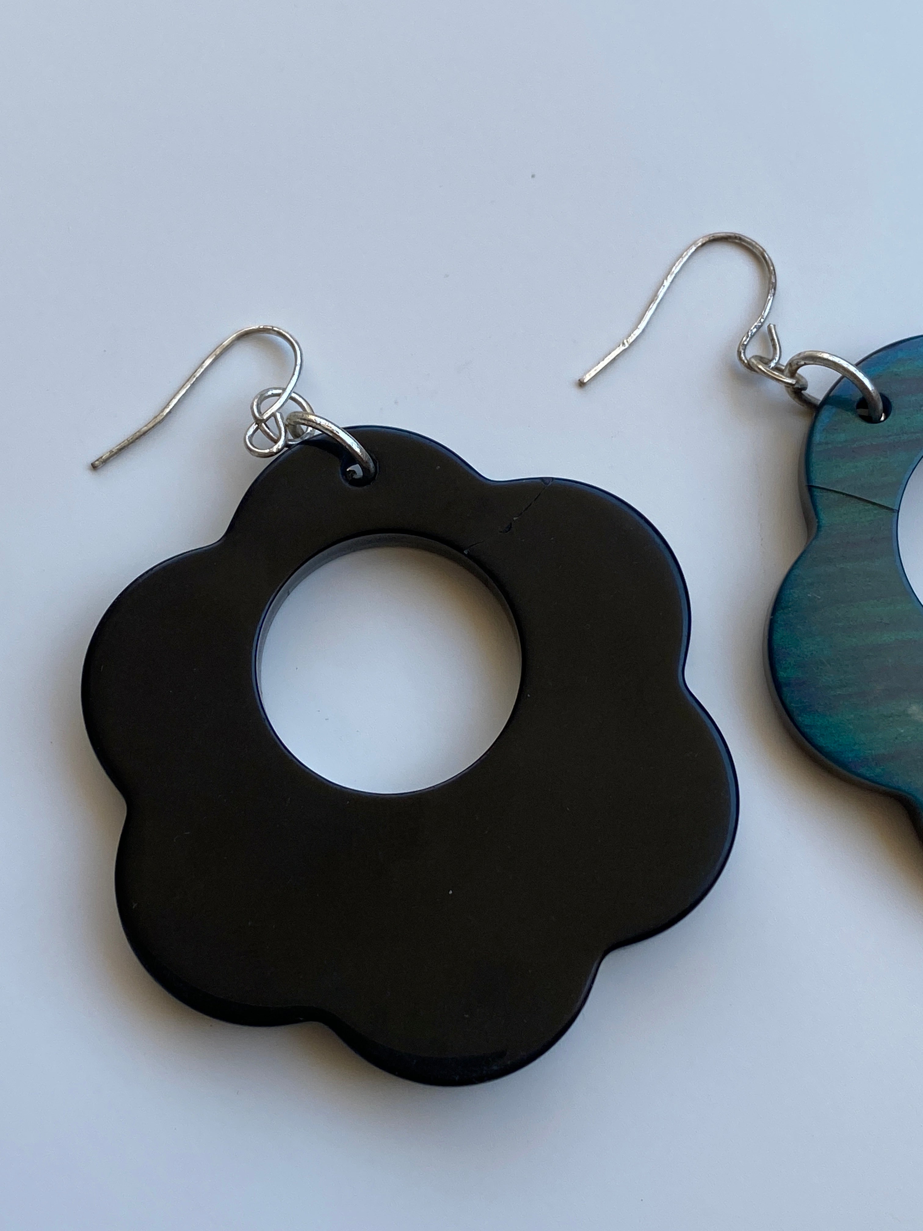 Vintage Y2K Teal Mother-of-Pearl Flower Statement Size Drop Earrings