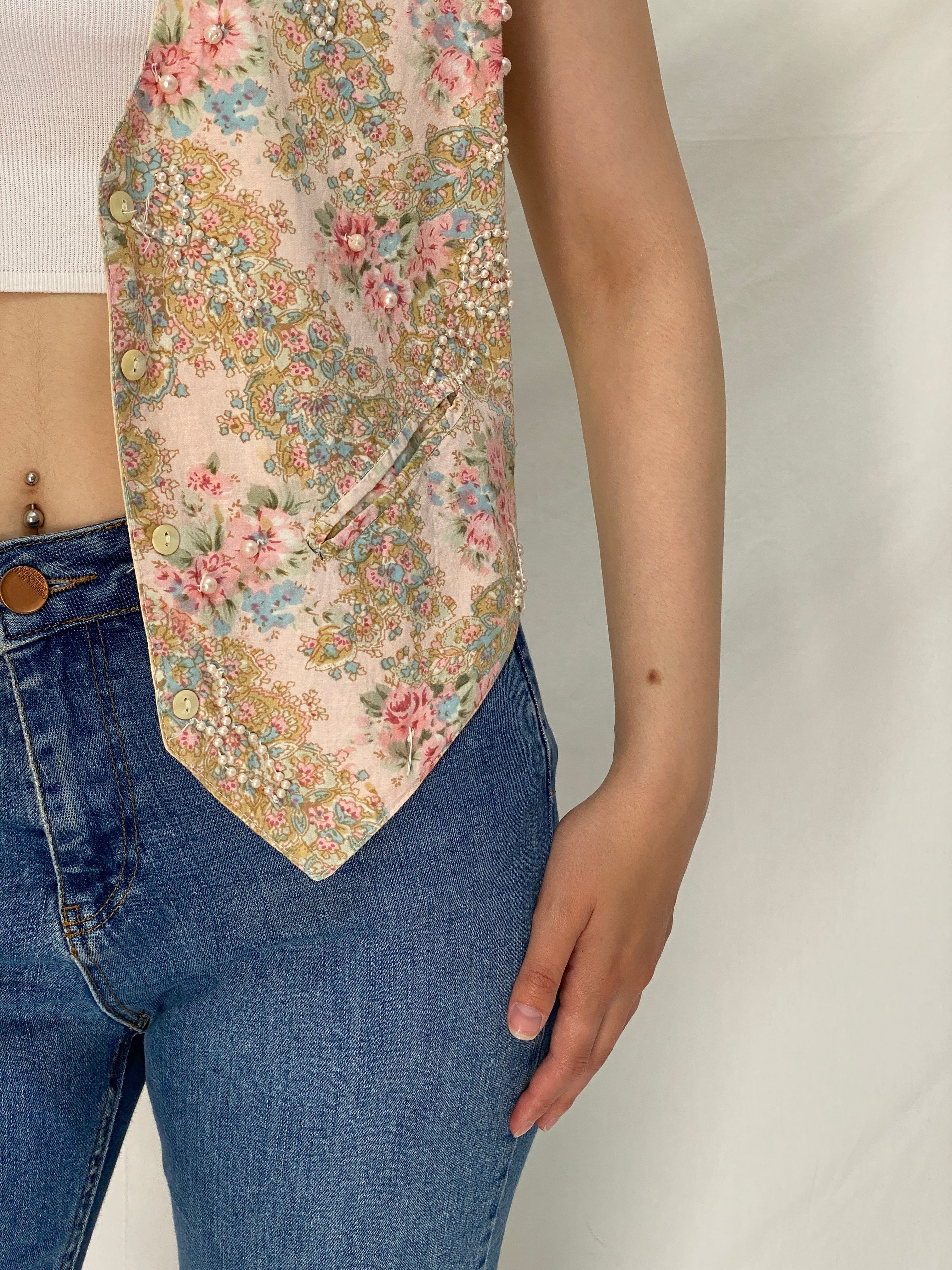 Vintage Fashion Passport Floral Cotton Beaded Vest – M