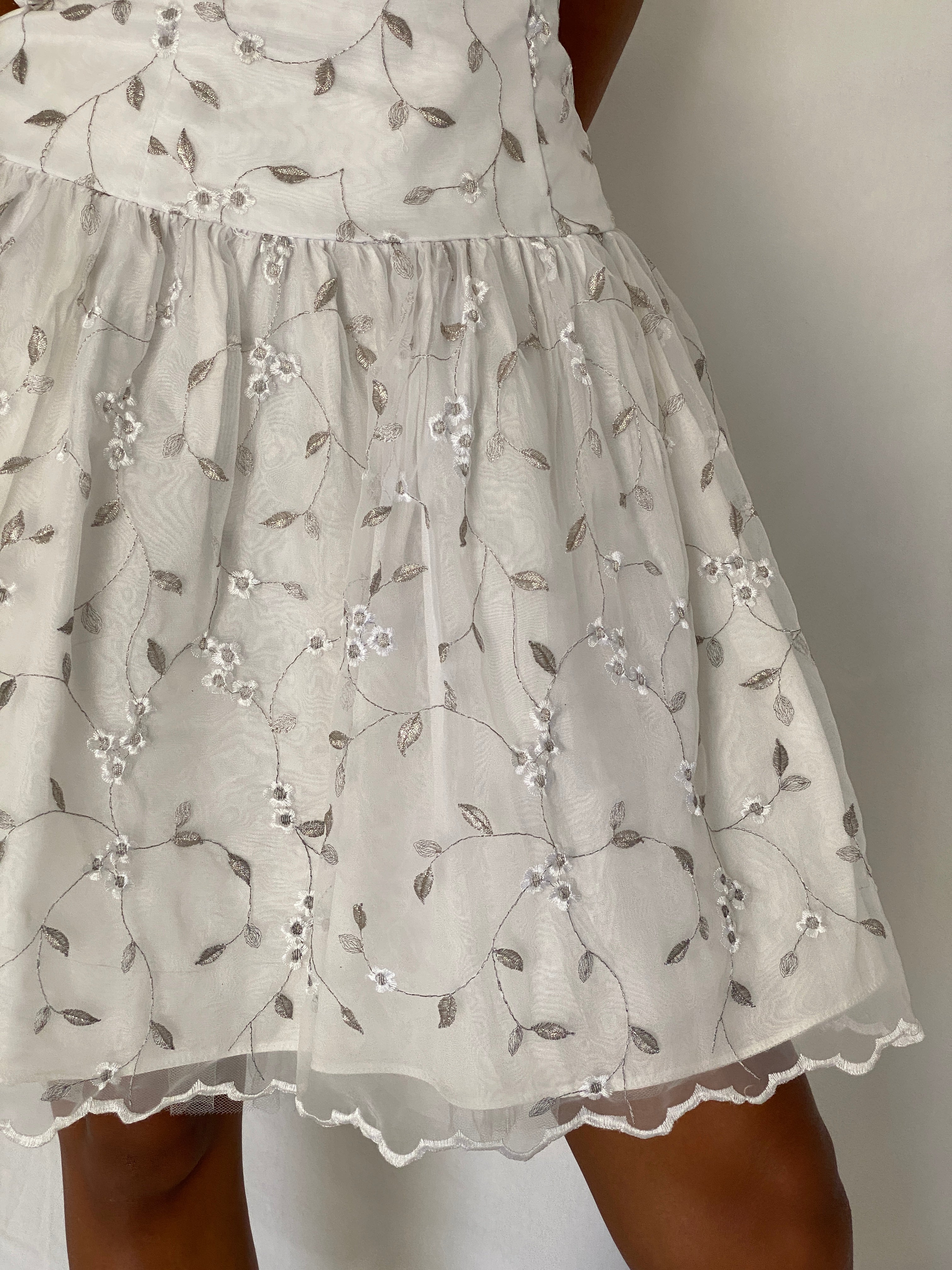 Vintage 90s Jessica McClintock for Gunne Sax White Silver Embroidered Strapless Fit & Flare Dress - S