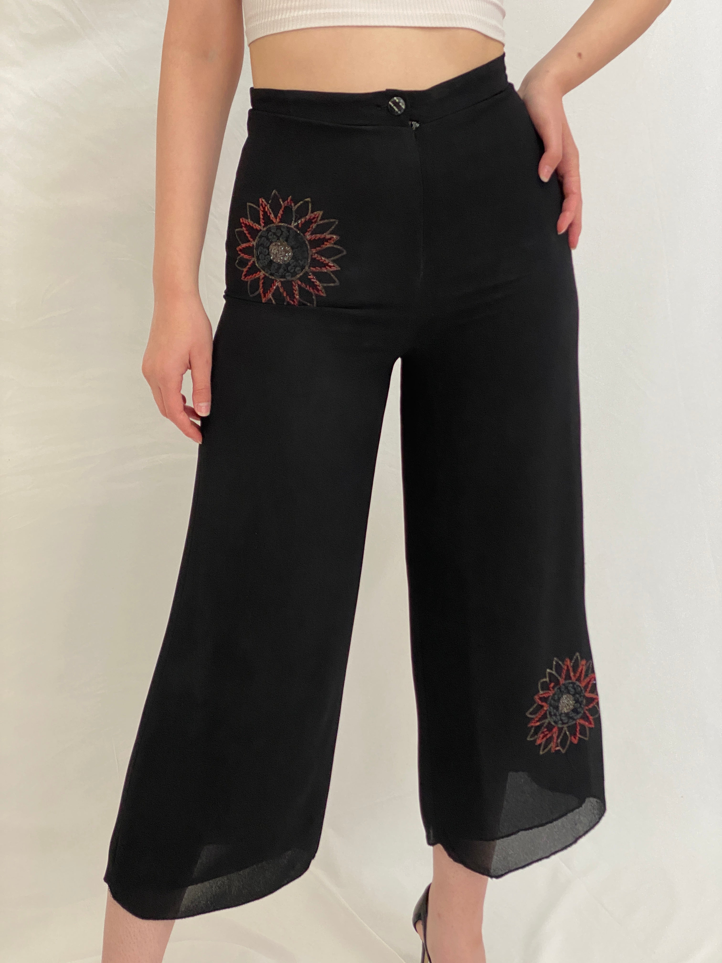 Vintage Black Embroidered Cropped Wide-Leg Floral Motif Pants - M