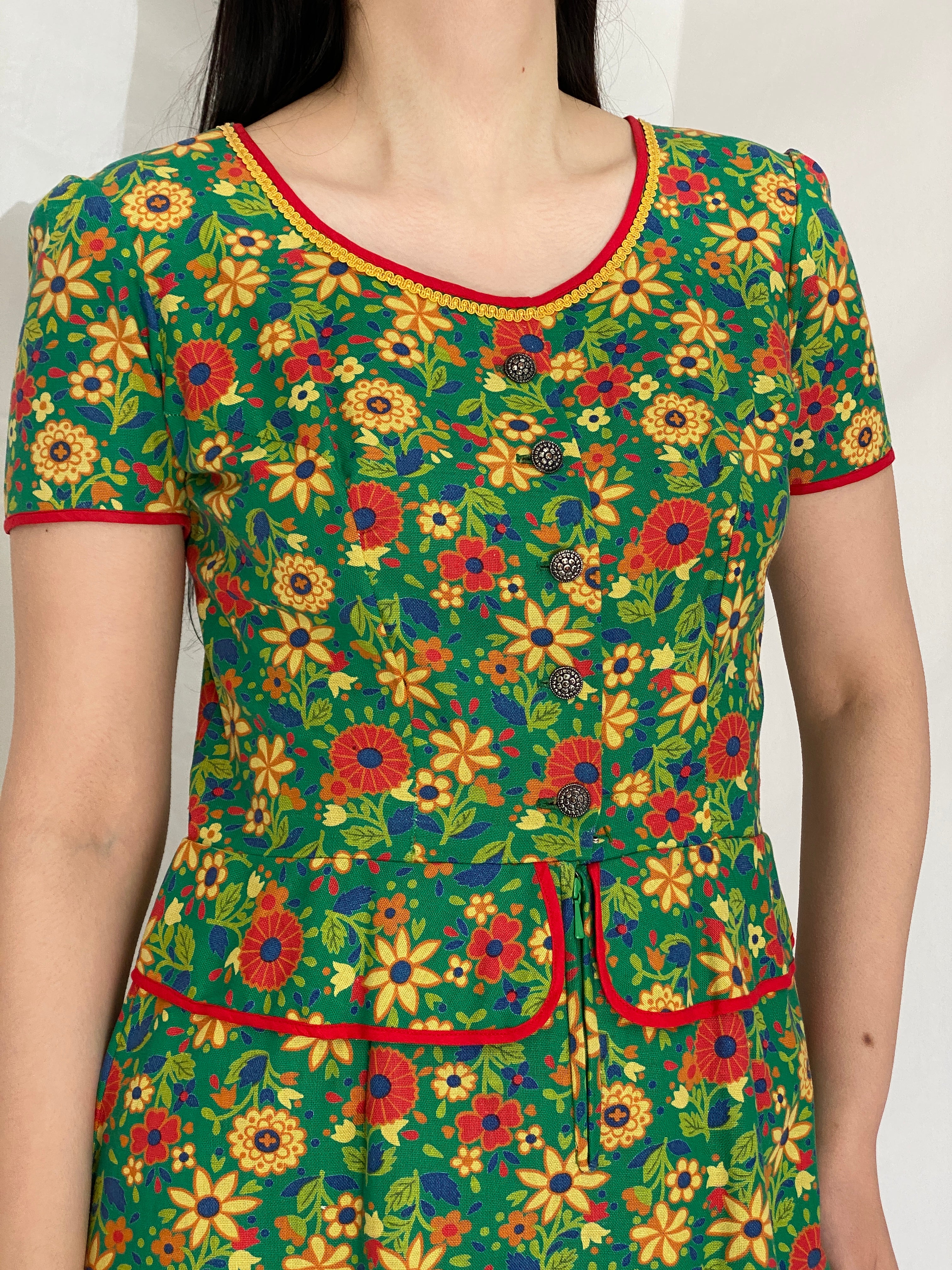 Vintage 60s/70s Handmade Green Floral Button-Front Short Sleeve Midi D