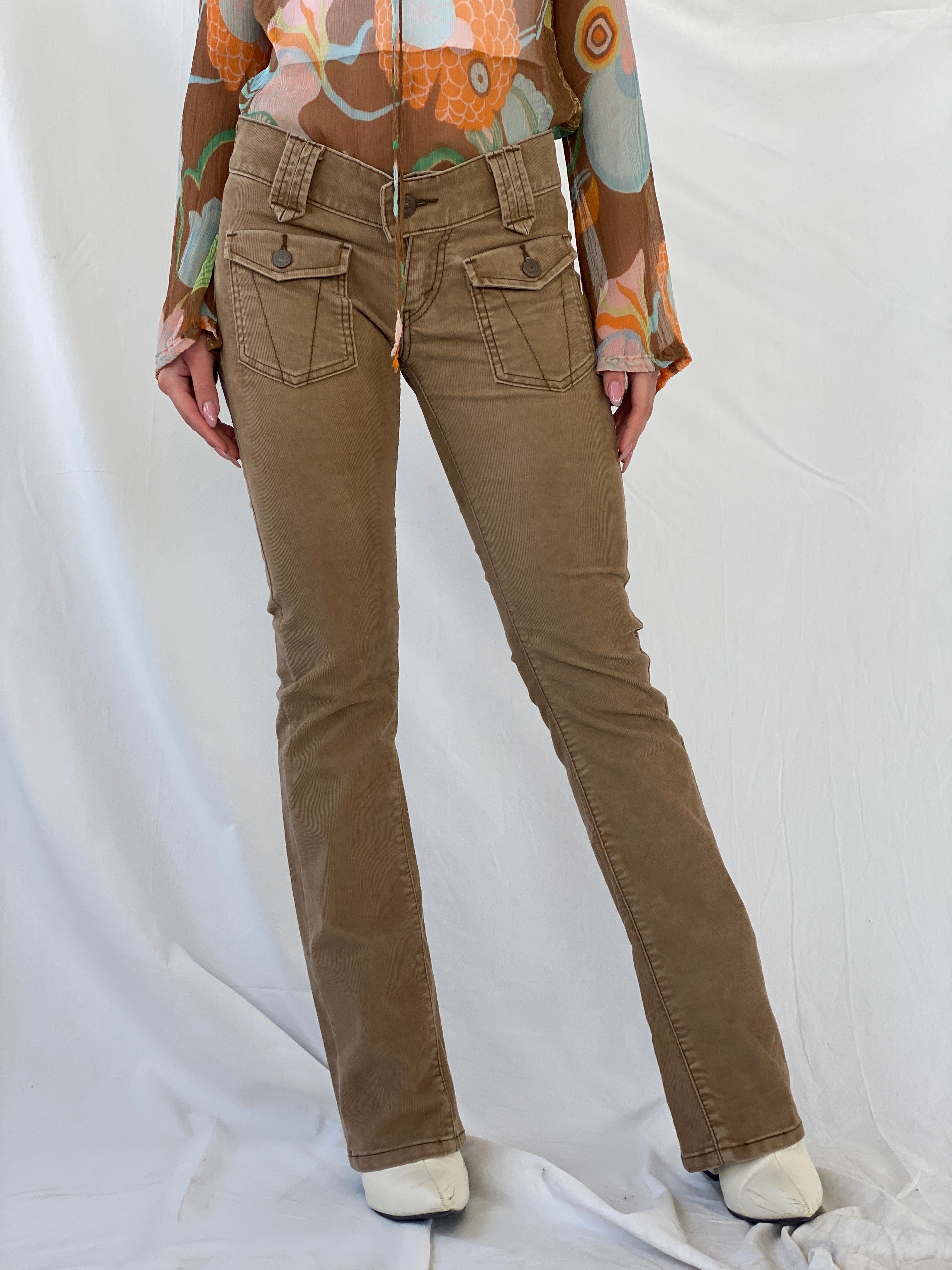 Vintage Levi’s 504 Slouch Flare Low Rise Bootcut Tan Corduroy Pants - 34EUR