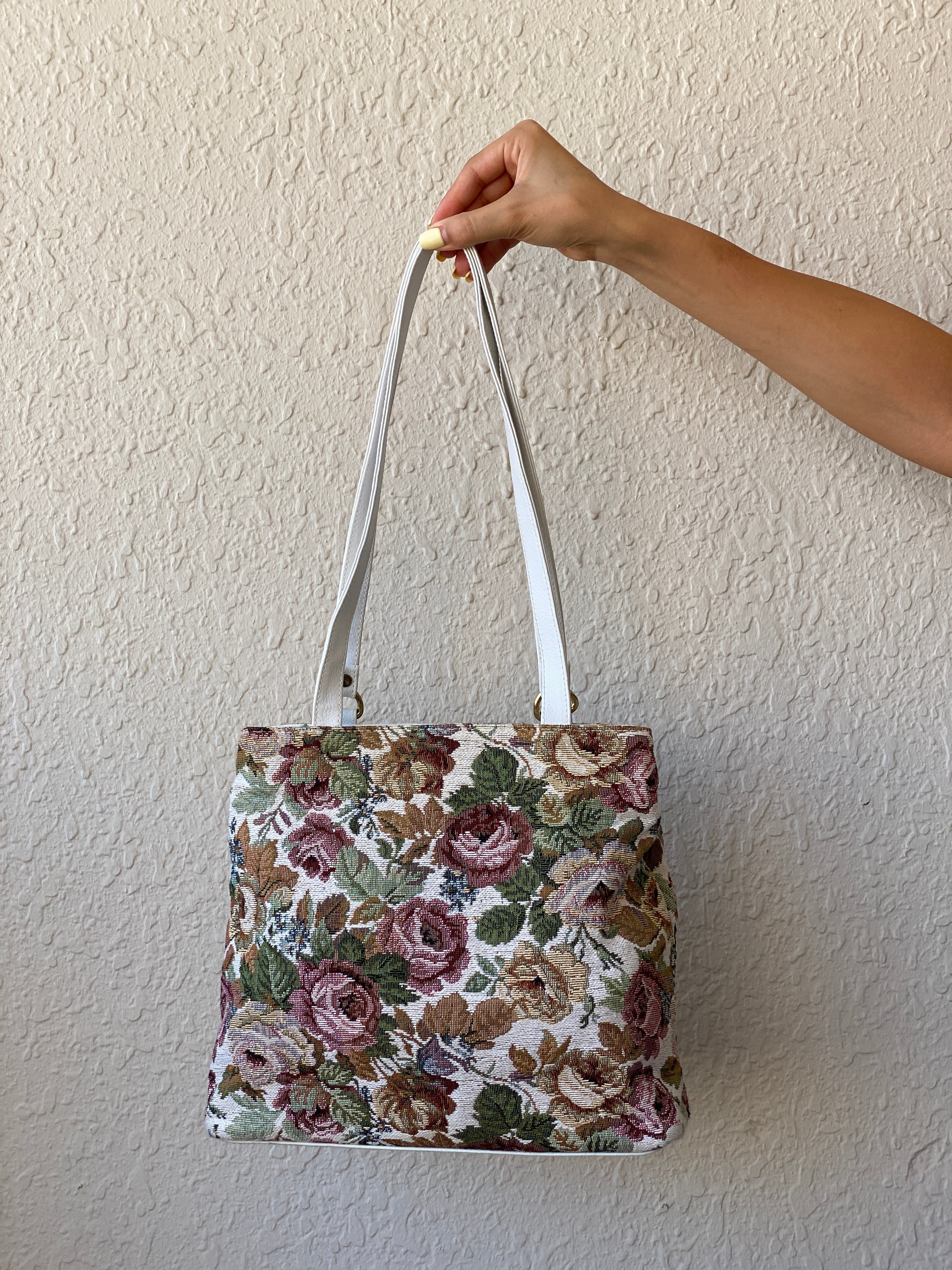 Vintage Floral Tapestry White Faux Leather Trim & Gold-Tone Clasp Coquette Shoulder Bag