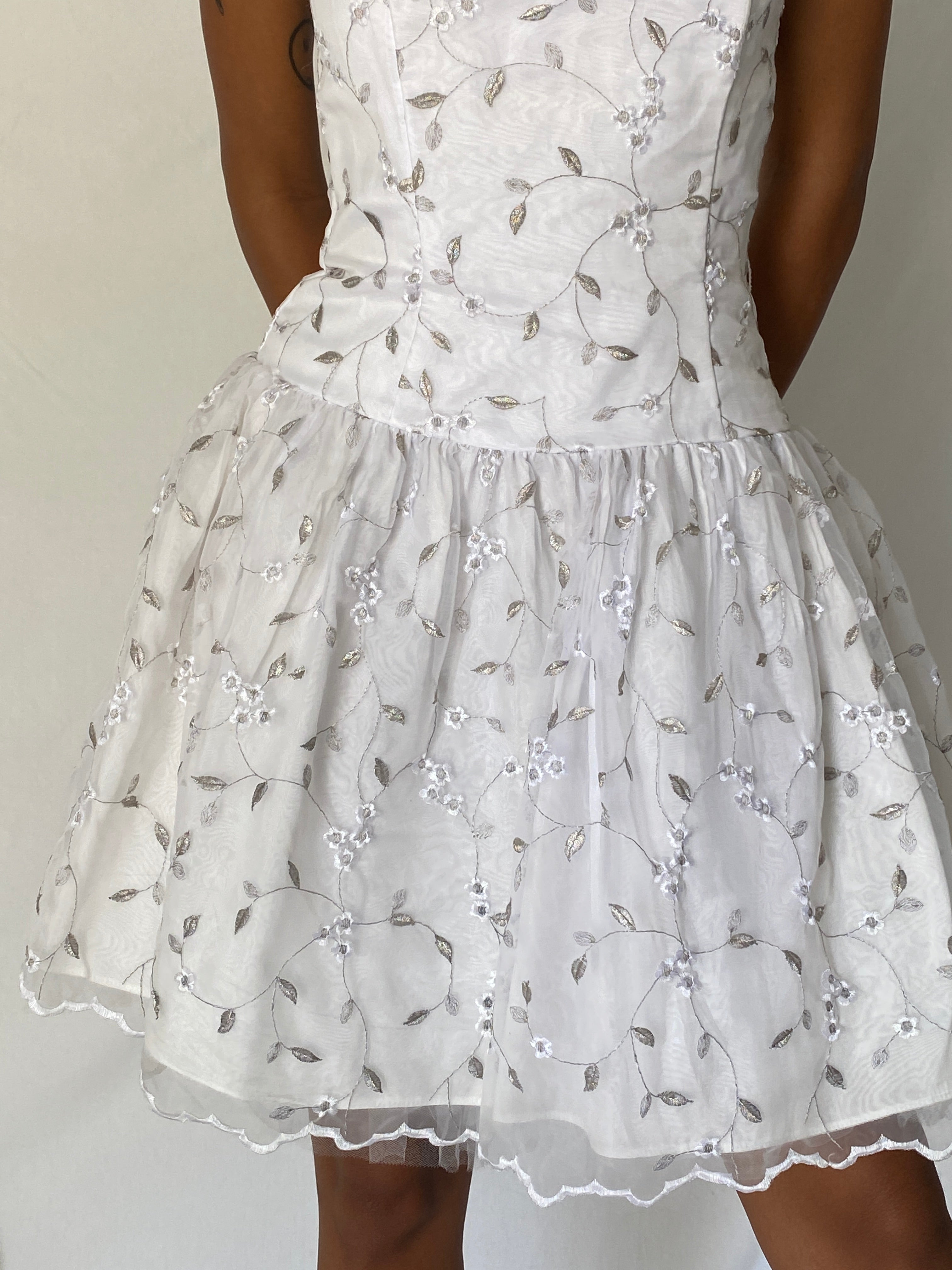 Vintage 90s Jessica McClintock for Gunne Sax White Silver Embroidered Strapless Fit & Flare Dress - S