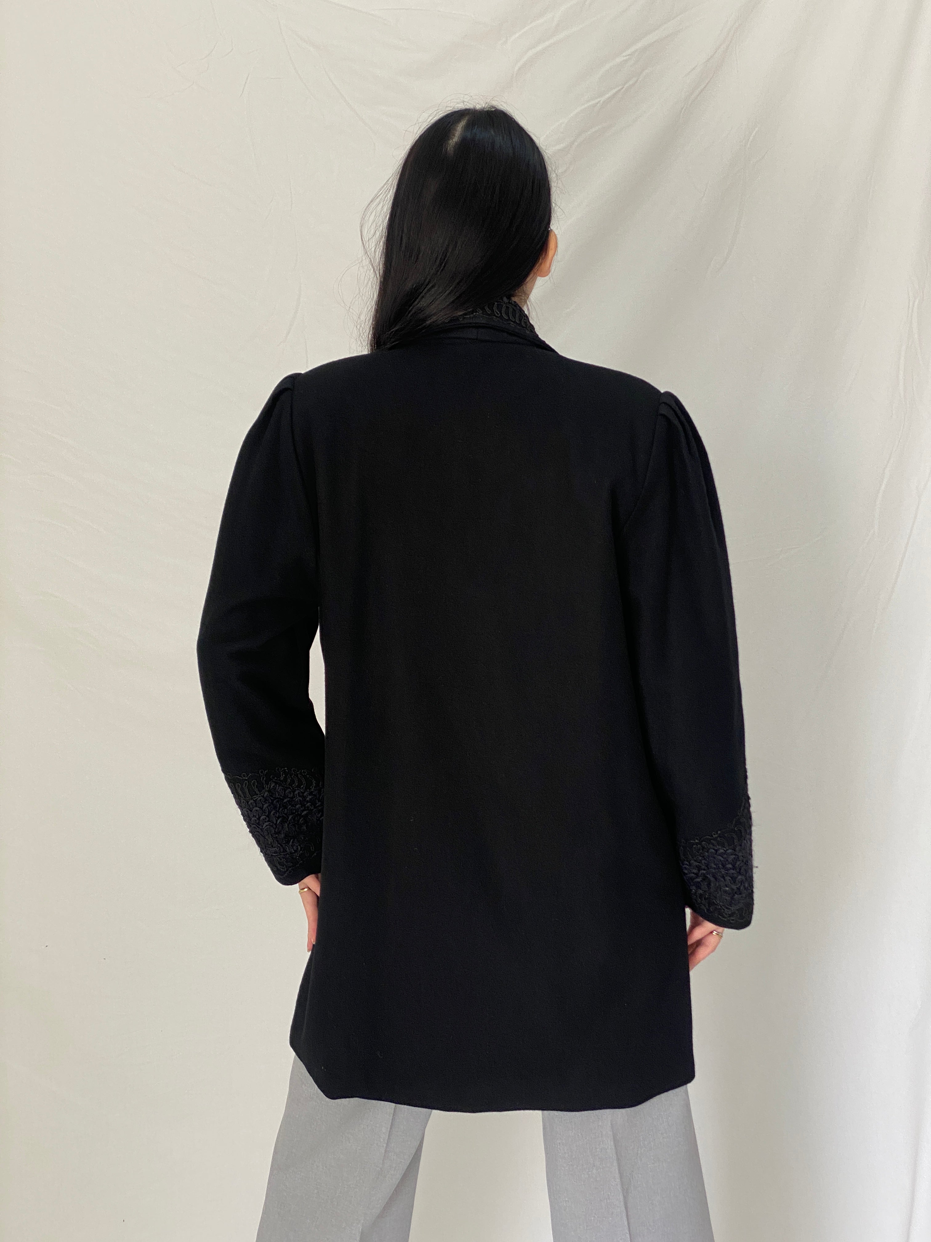 Vintage Black Embroidered Elegant Tailored Long Blazer Coat with Textured Lapel – L
