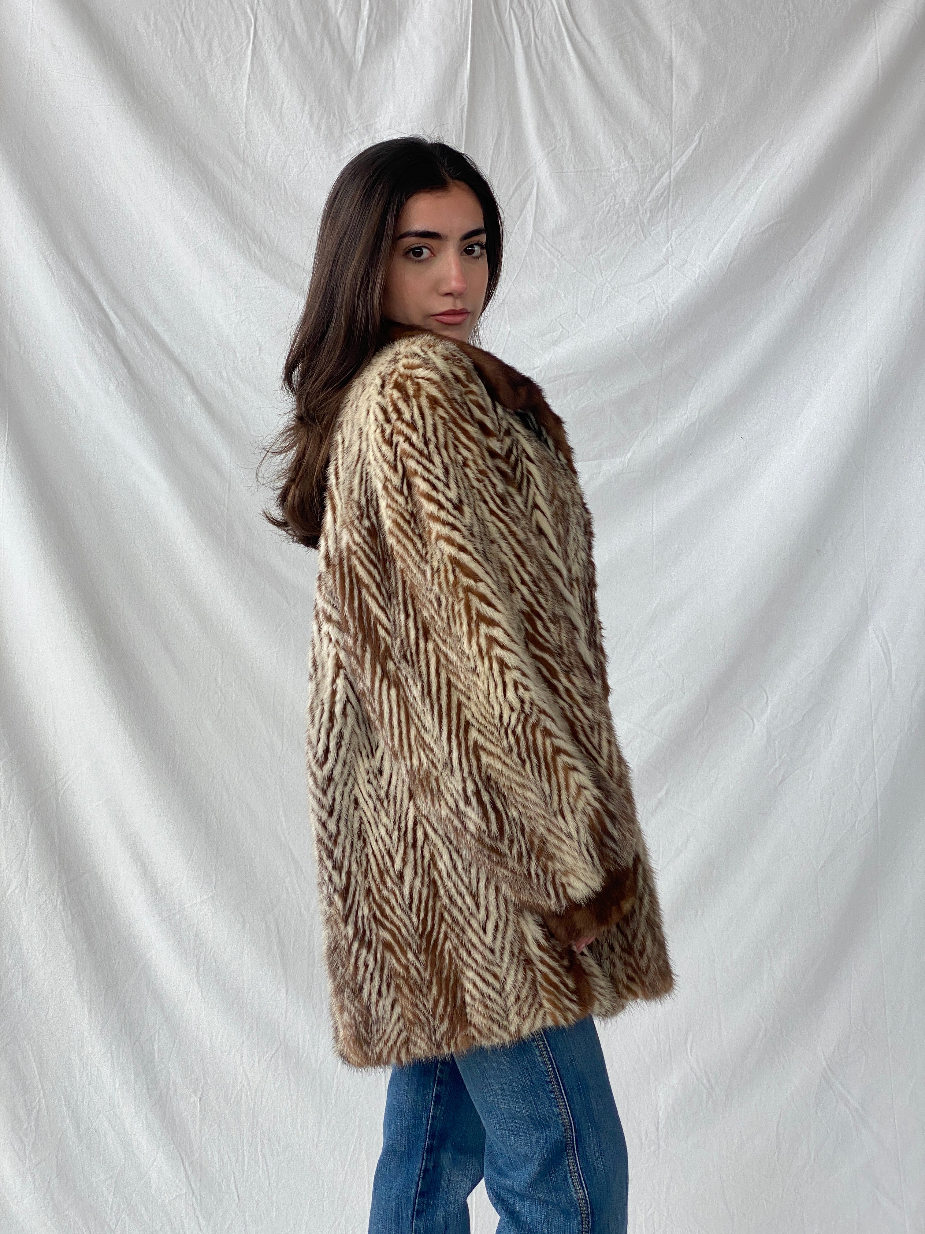 Luxurious Vintage 1980s Brown Real Mink Fur Jacket with Dyed Fur Stripes and Brown Collar - M