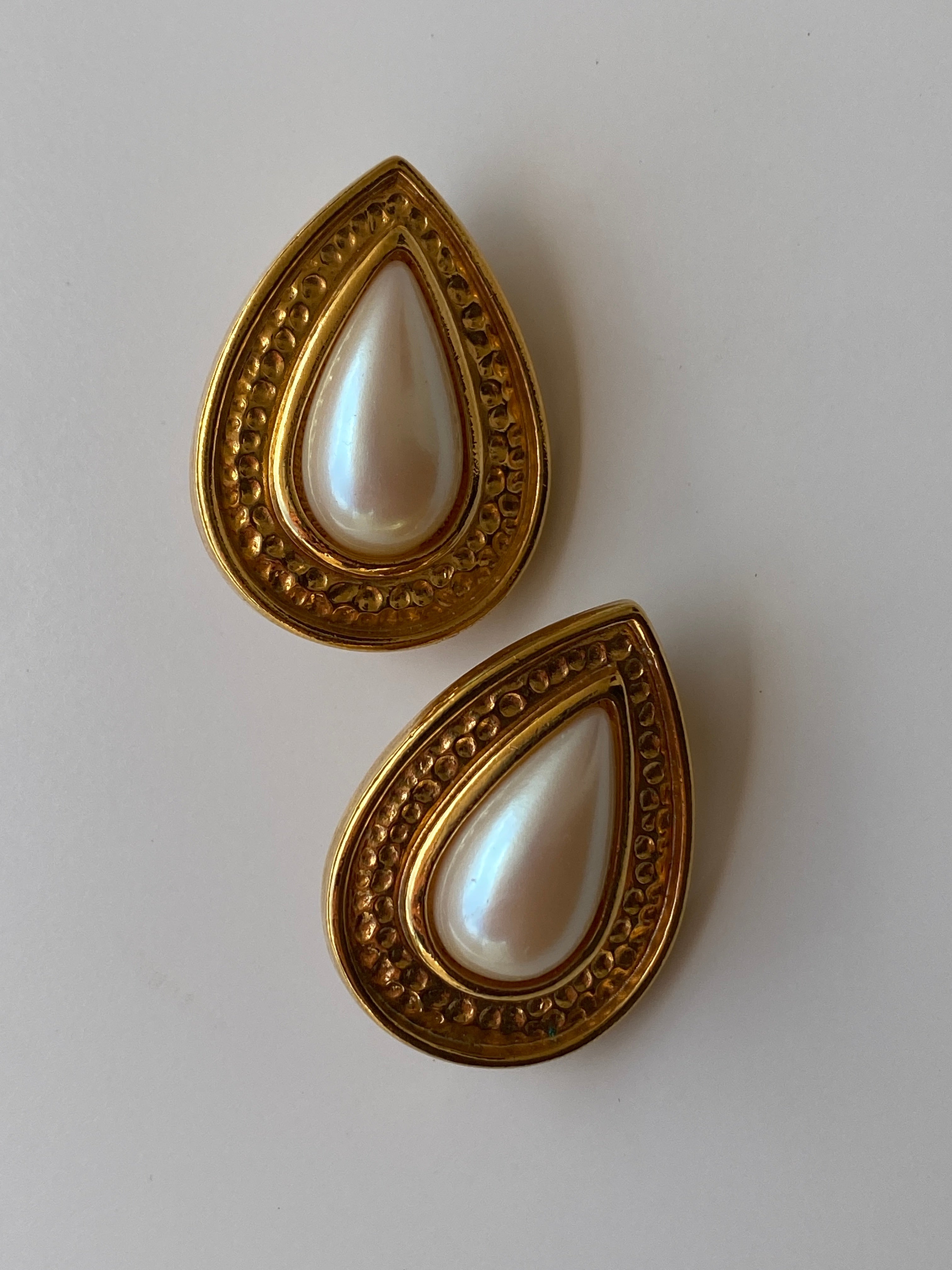 Vintage 1980s Avon Gold Tone Teardrop Faux Pearl Clip-On Earrings