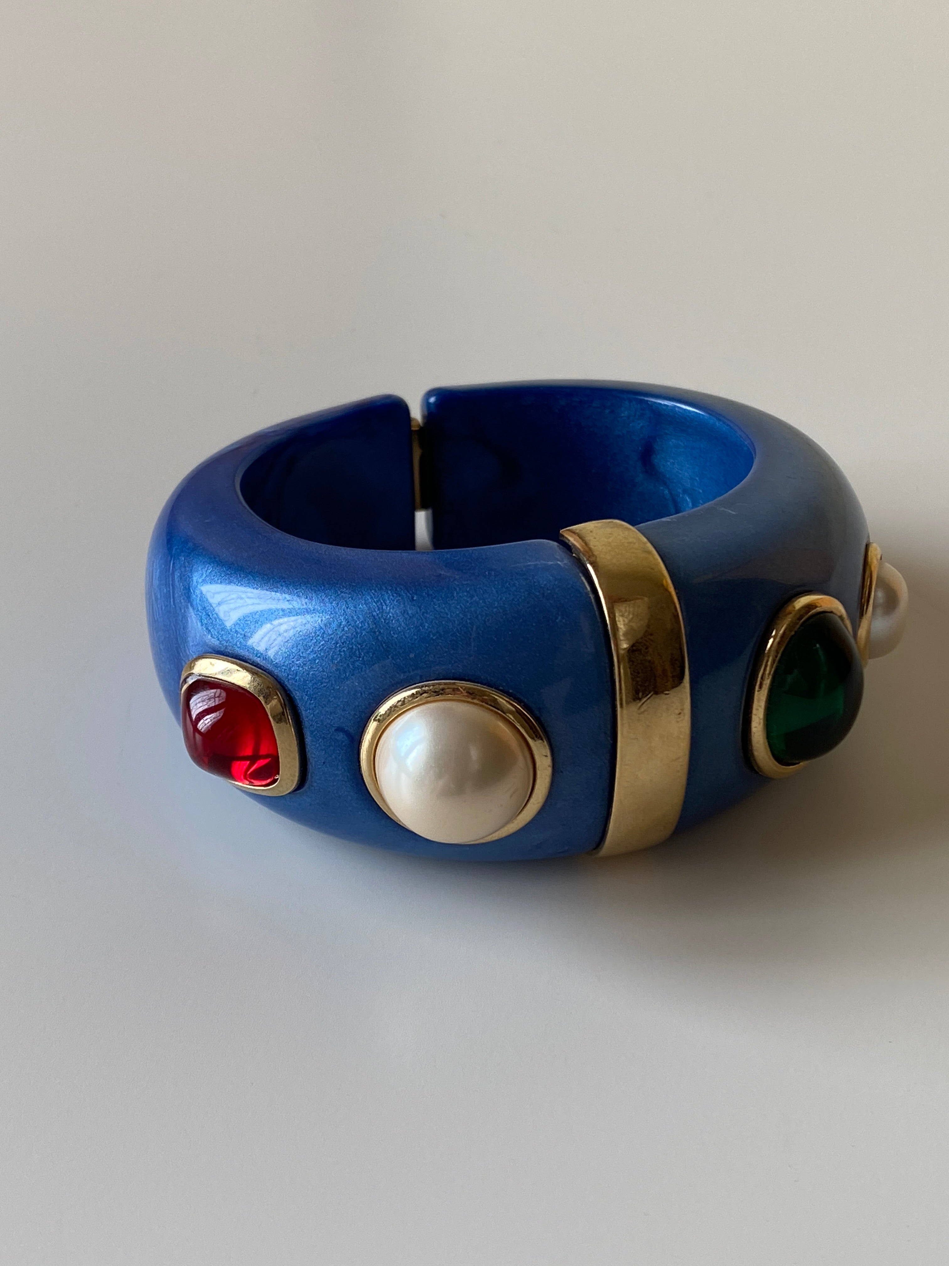 Rare Collectable Vintage 70s Trifari Kunio Matsumoto Blue Lucite Cabochon Bangle Bracelet