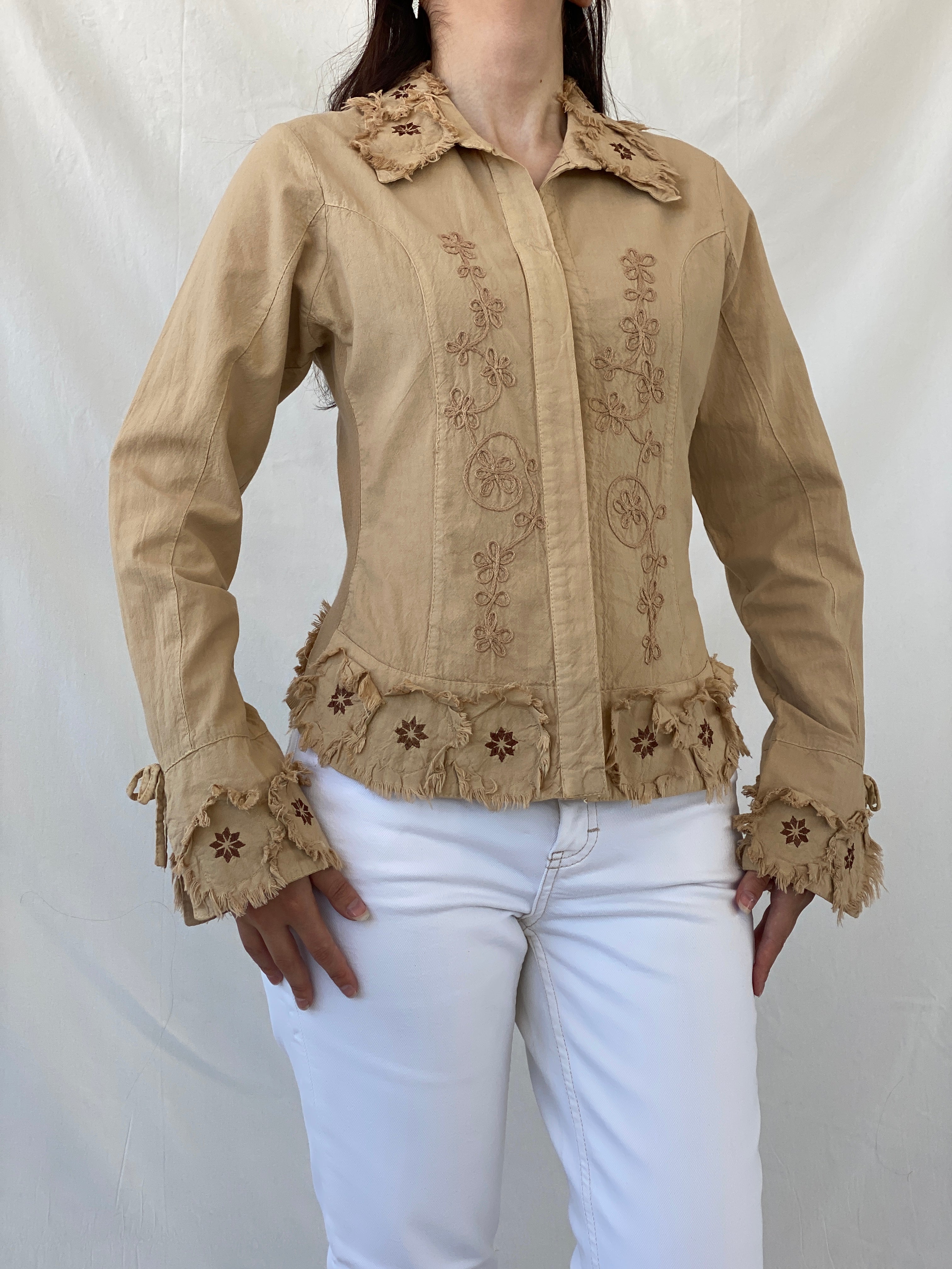 Unique Vintage Western Beige Floral Embroidered Frayed Patches Long Sleeve Button Up Women’s Shirt - M