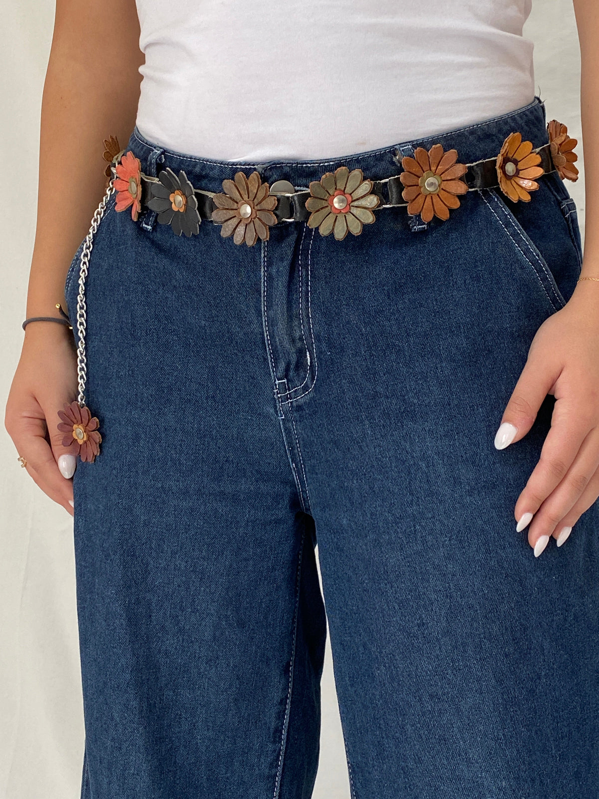 Vintage Leather Flower Chain Belt Boho Y2K Daisy Waist Belt display picture 2