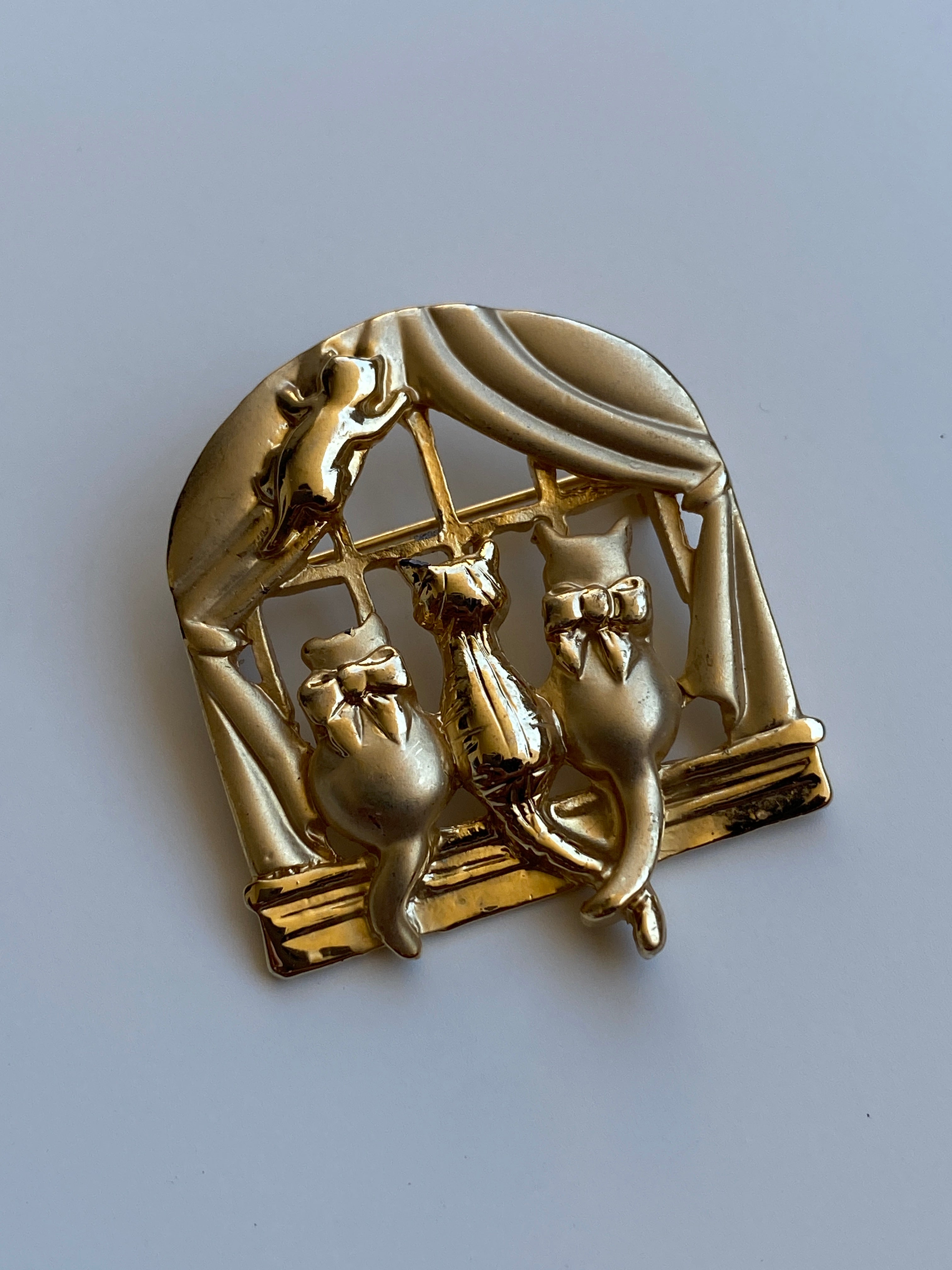 Vintage Brooches & Pins | Curated Statement Pieces