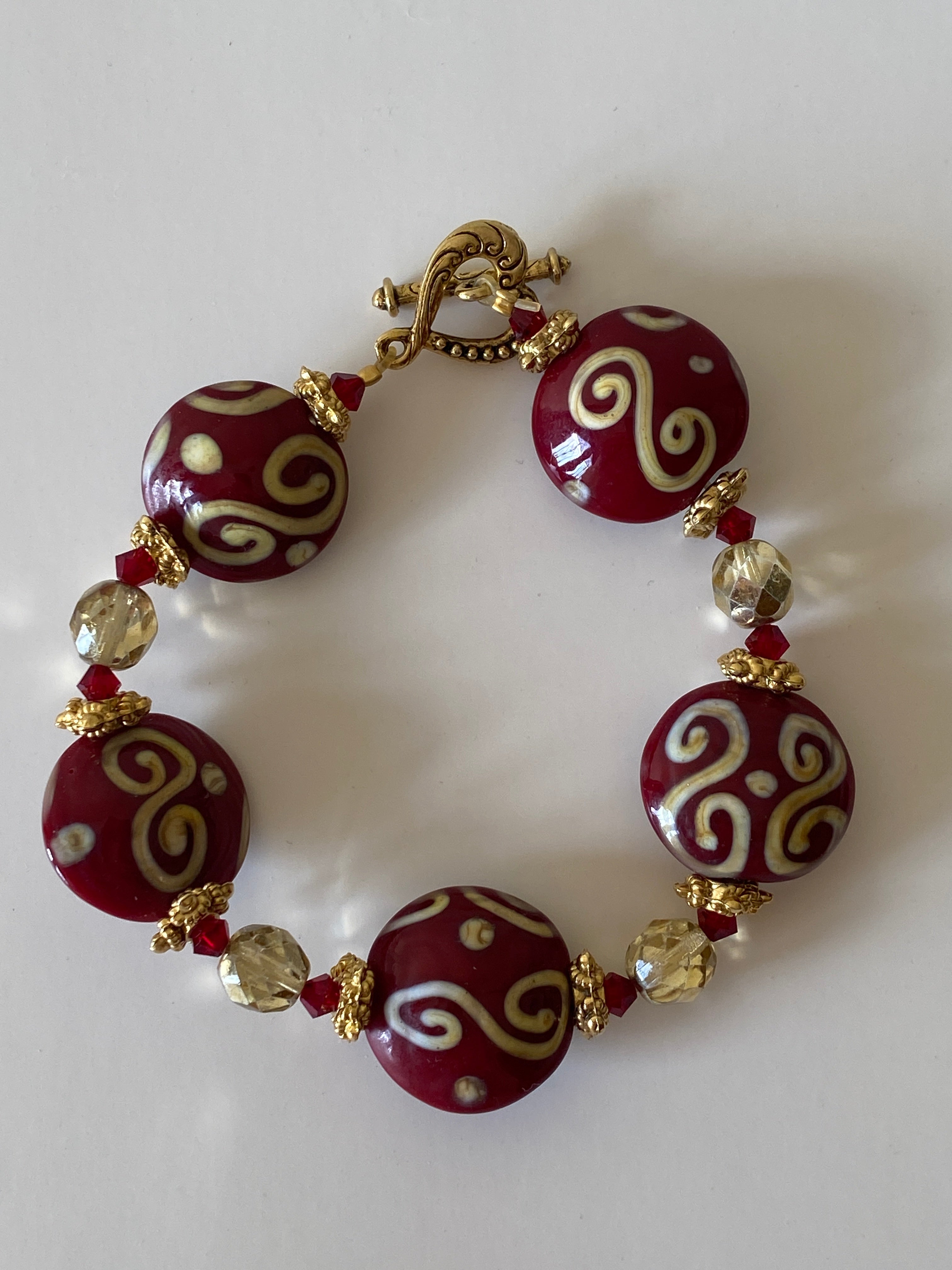 Vintage Lampwork Glass Bead Bracelet Red Swirl Beads with Gold-Tone Toggle Clasp