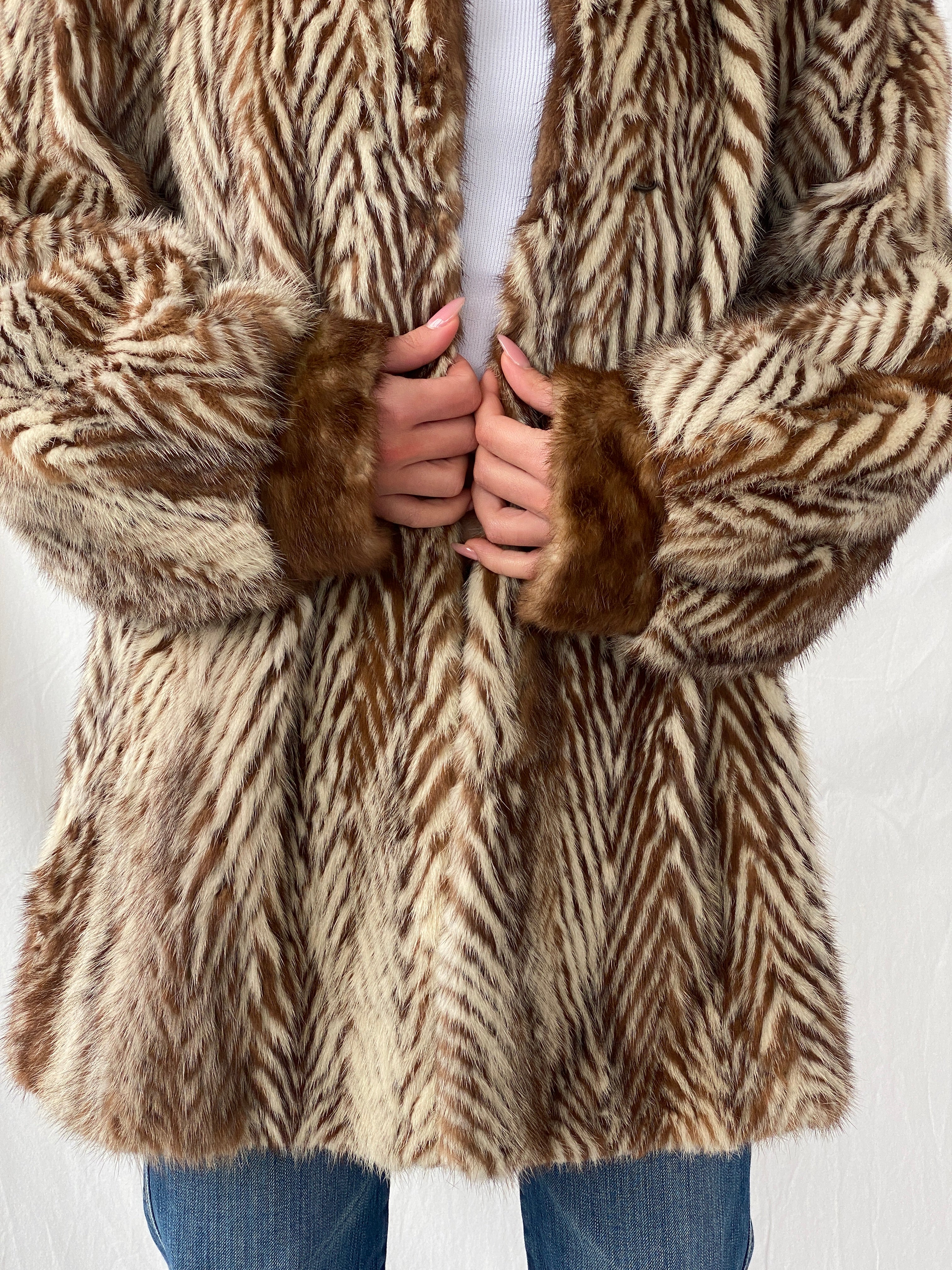 Luxurious Vintage 1980s Brown Real Mink Fur Jacket with Dyed Fur Stripes and Brown Collar - M