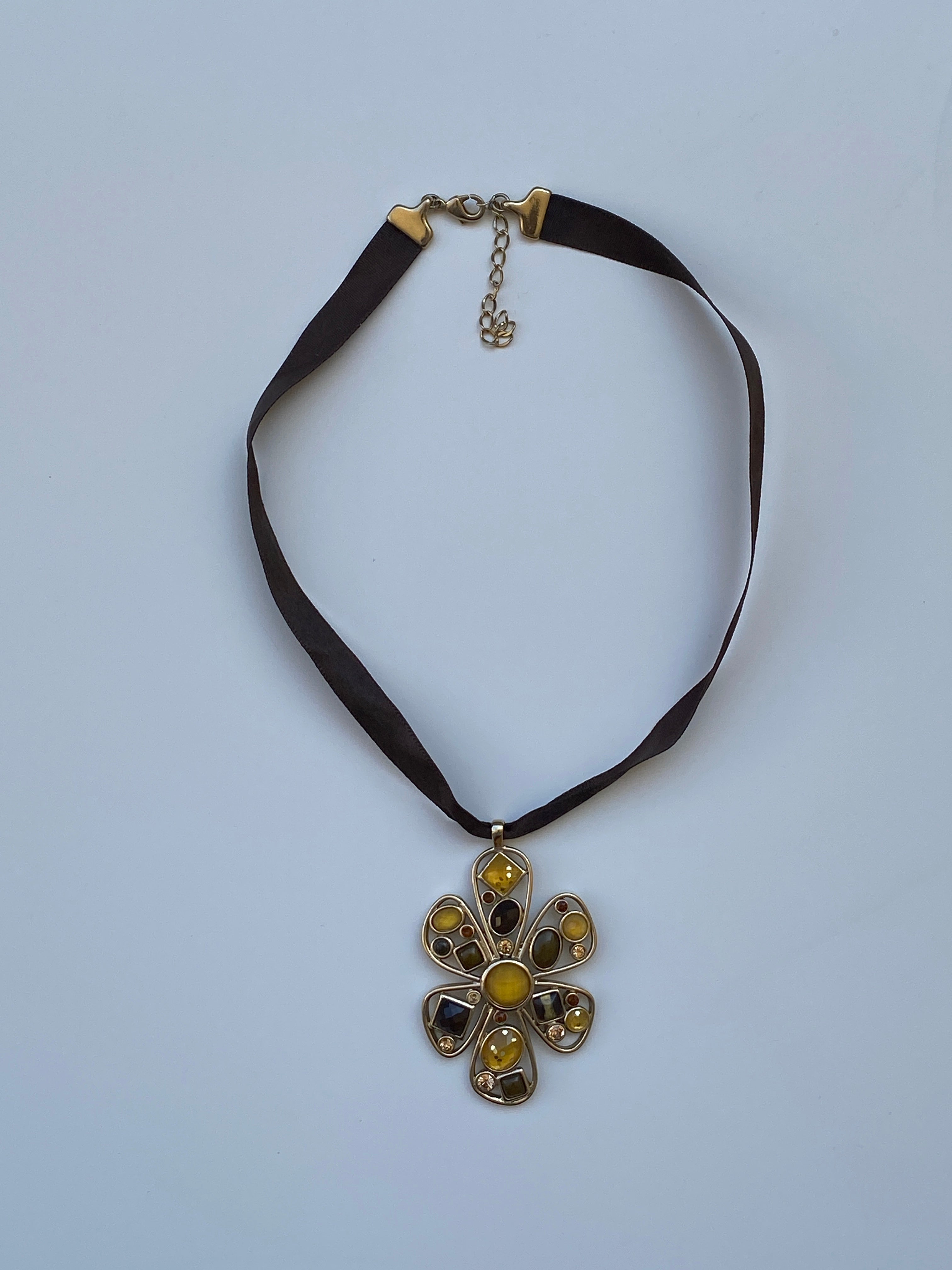 Vintage Y2K Brown Ribbon Choker with Amber Rhinestone Floral Pendant – Statement Necklace