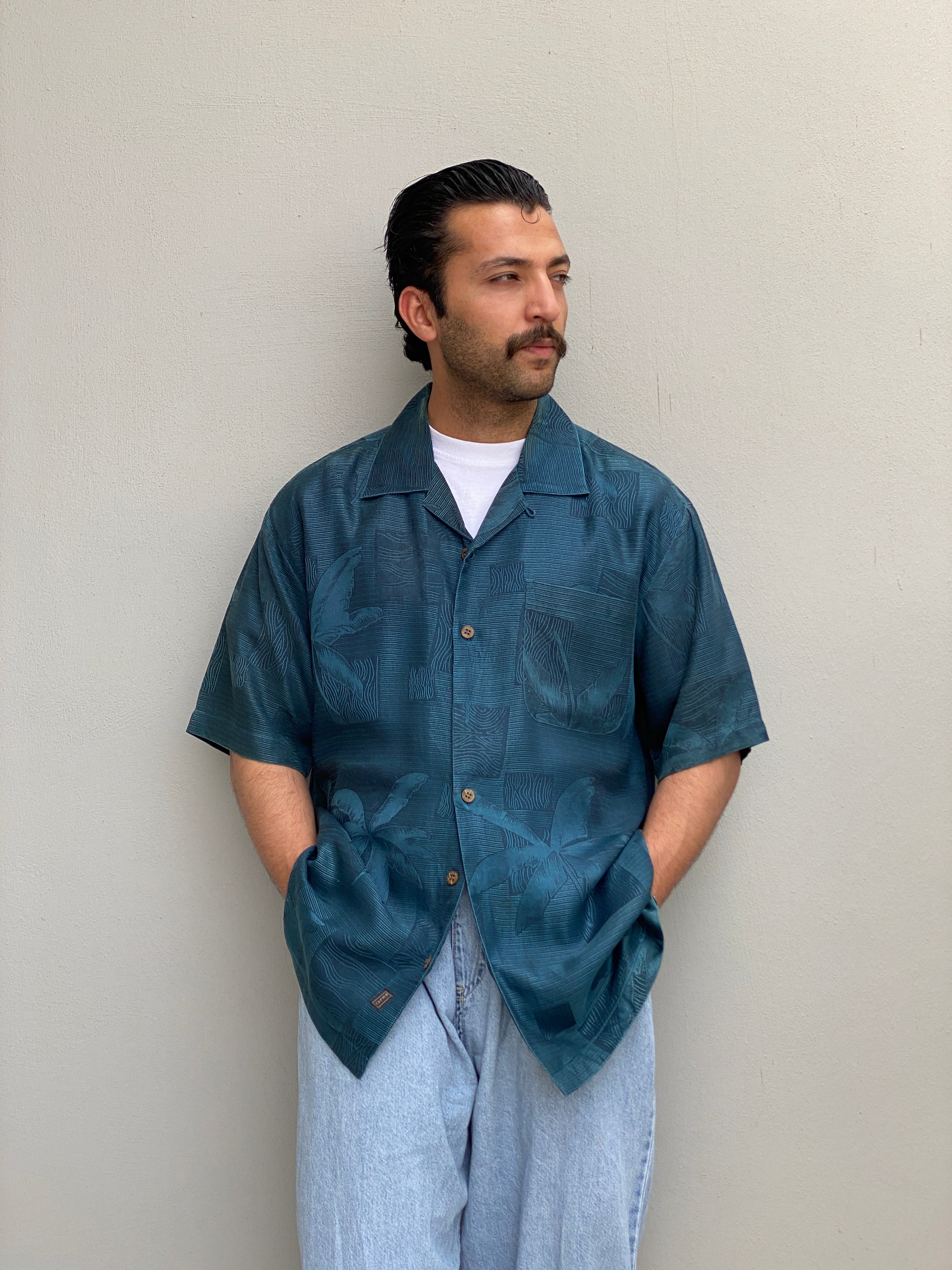 Vintage Tommy Bahama Relax Deep Navy Palm Jacquard Silk Camp Shirt – M