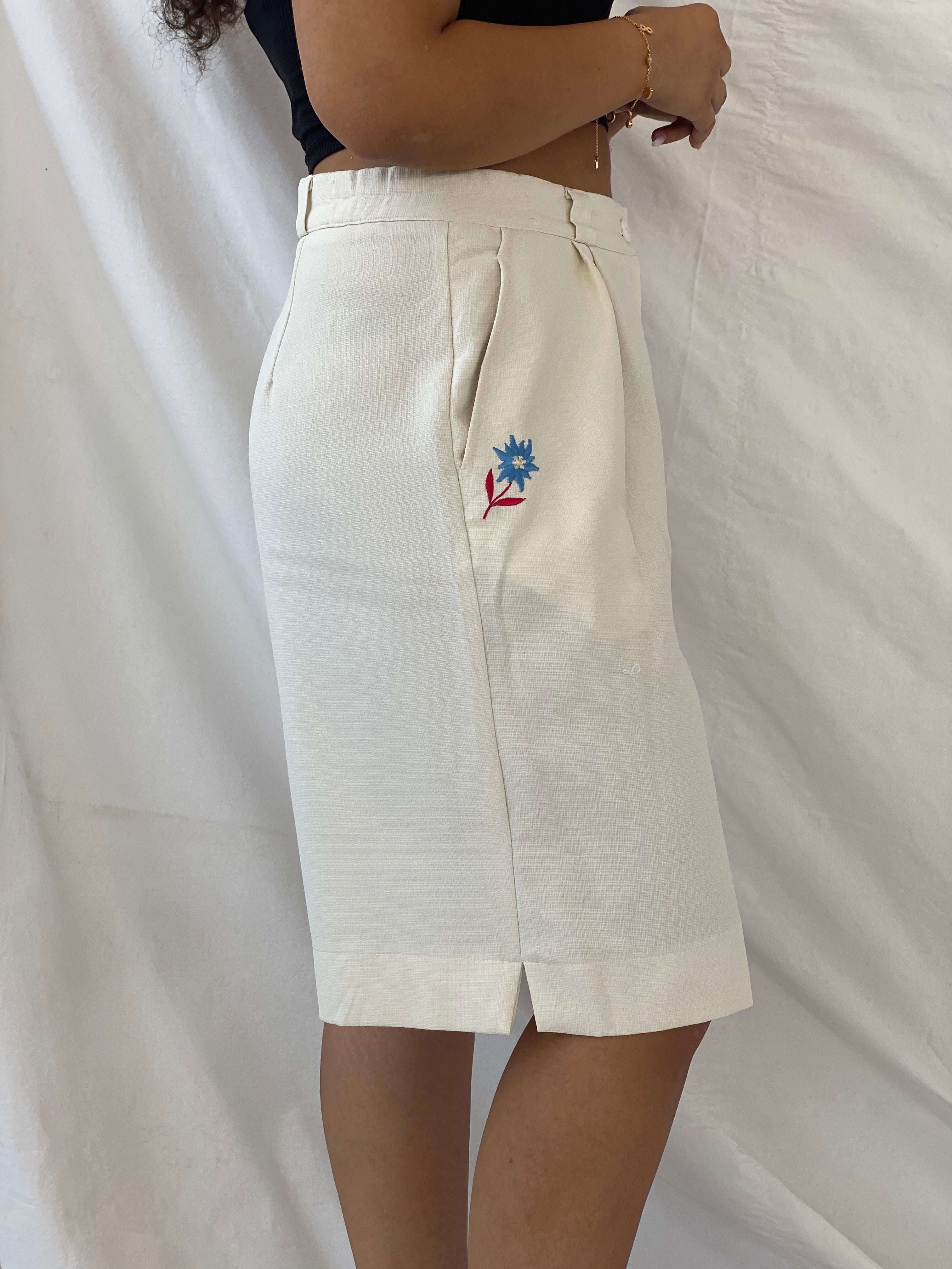 Vintage Lady Anne Loose Fit Walking Off-White Shorts - L - Balagan Vintage Shorts 00s, 90s, Dina, NEW IN, shorts