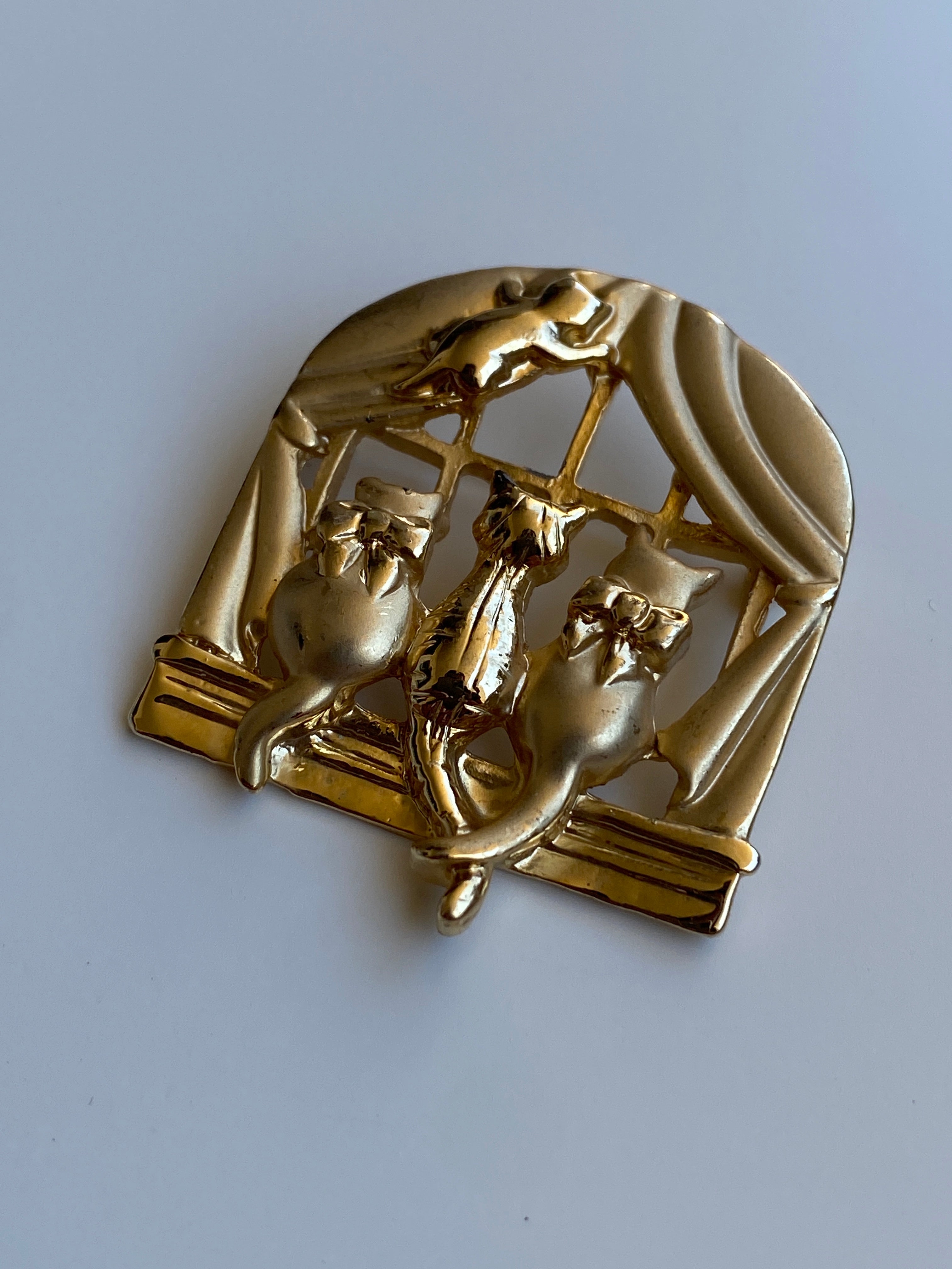 Vintage OAJC Gold-Tone Three Cats in a Window Figural Brooch