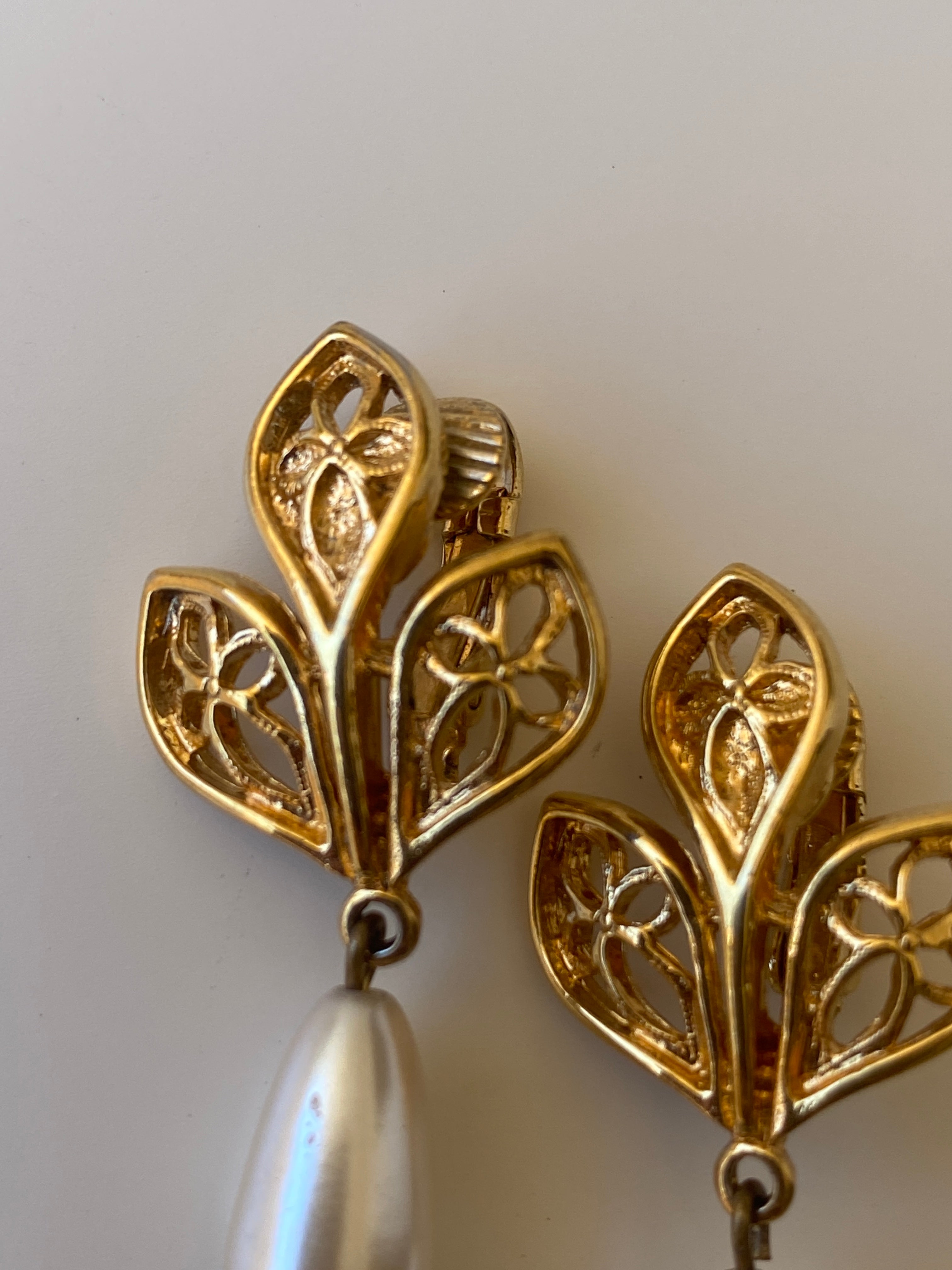 Vintage Sarah Coventry Faux Pearl Drop Clip-On Earrings Gold Tone Floral Filigree