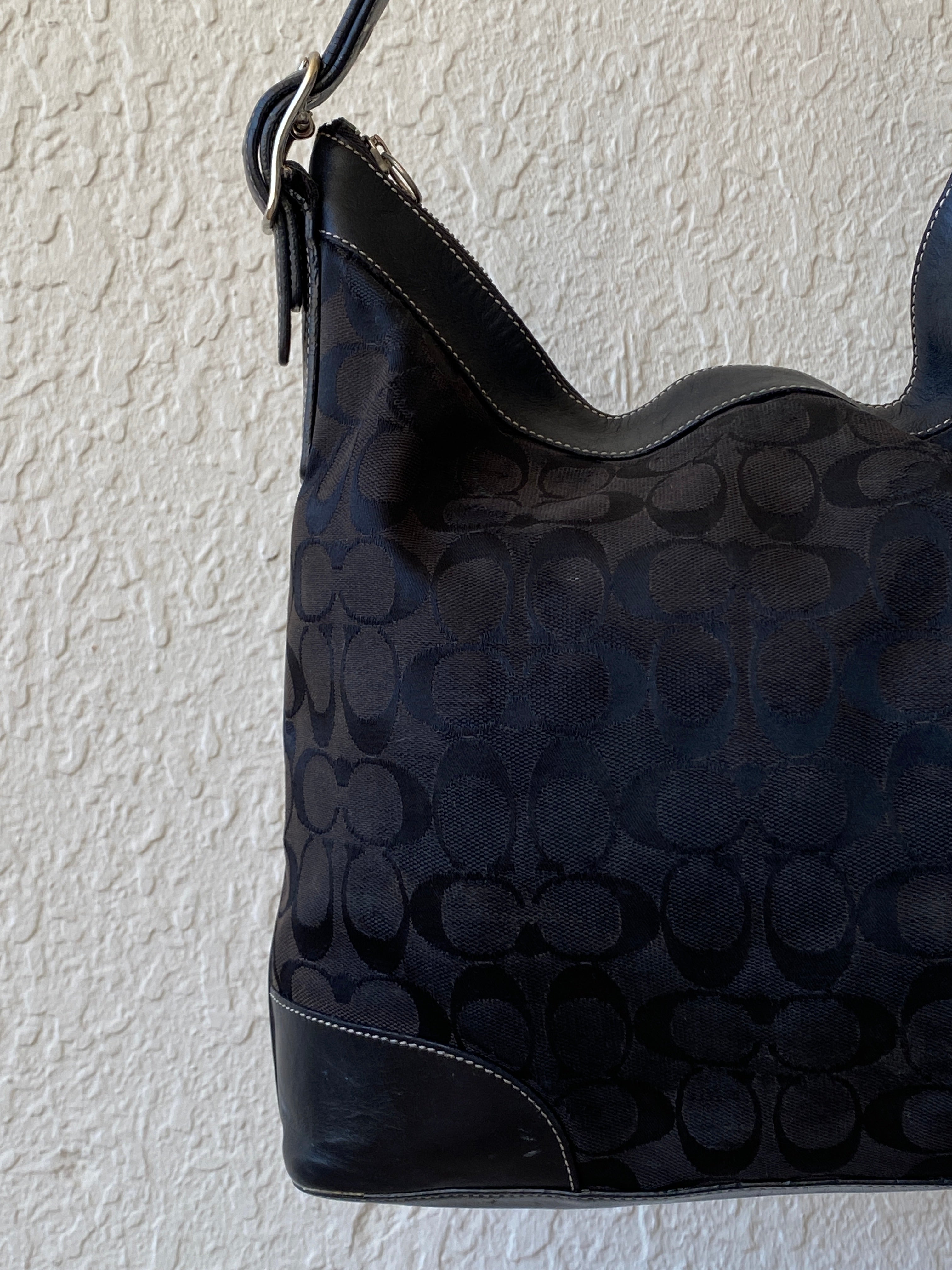 Coach Black Canvas & Leather Shoulder Bag Coach Signature Purse #J2K-6346