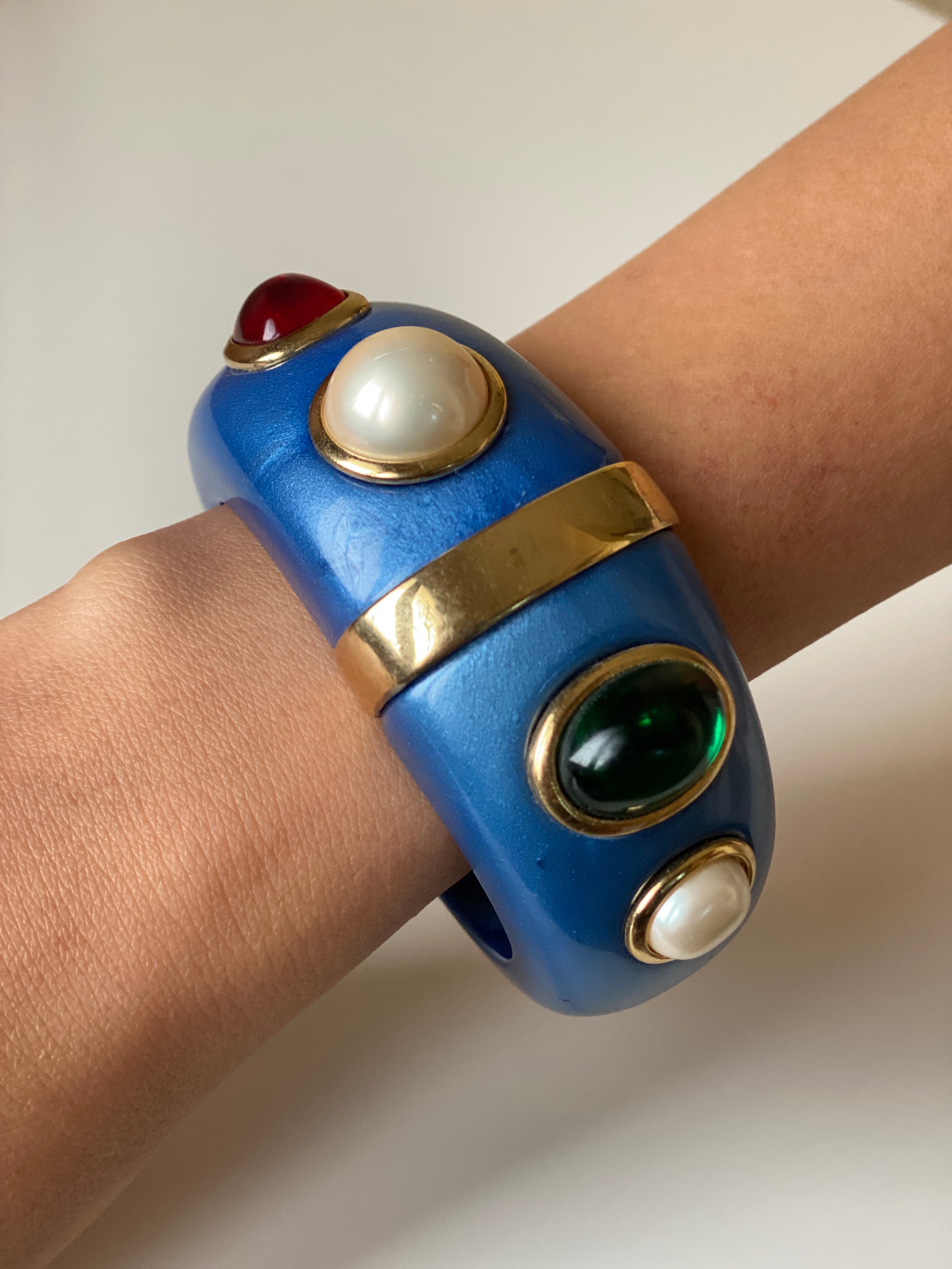 Rare Collectable Vintage 70s Trifari Kunio Matsumoto Blue Lucite Cabochon Bangle Bracelet
