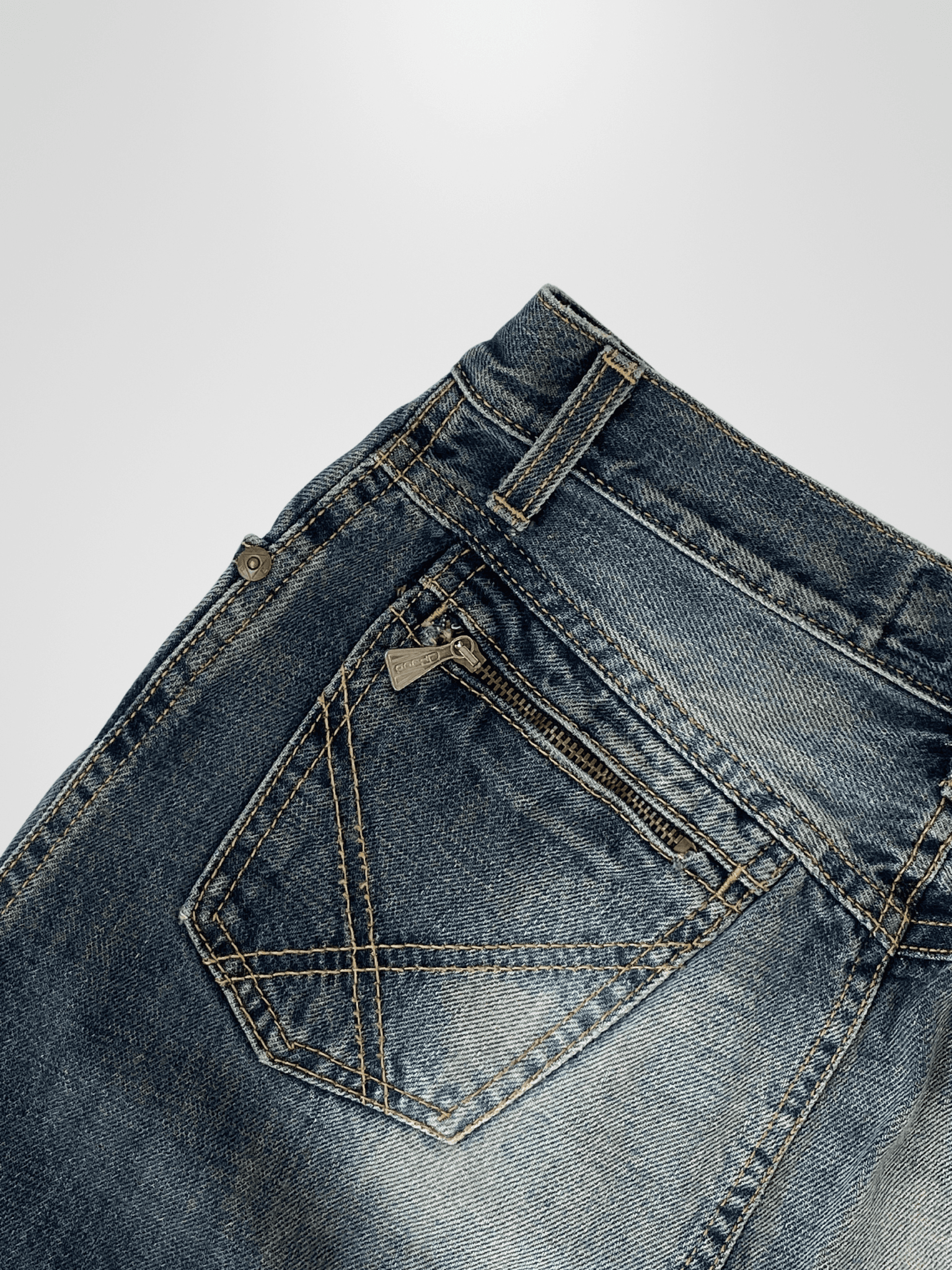 Y2K Distressed Roger‘s Mini Denim Skirt - S